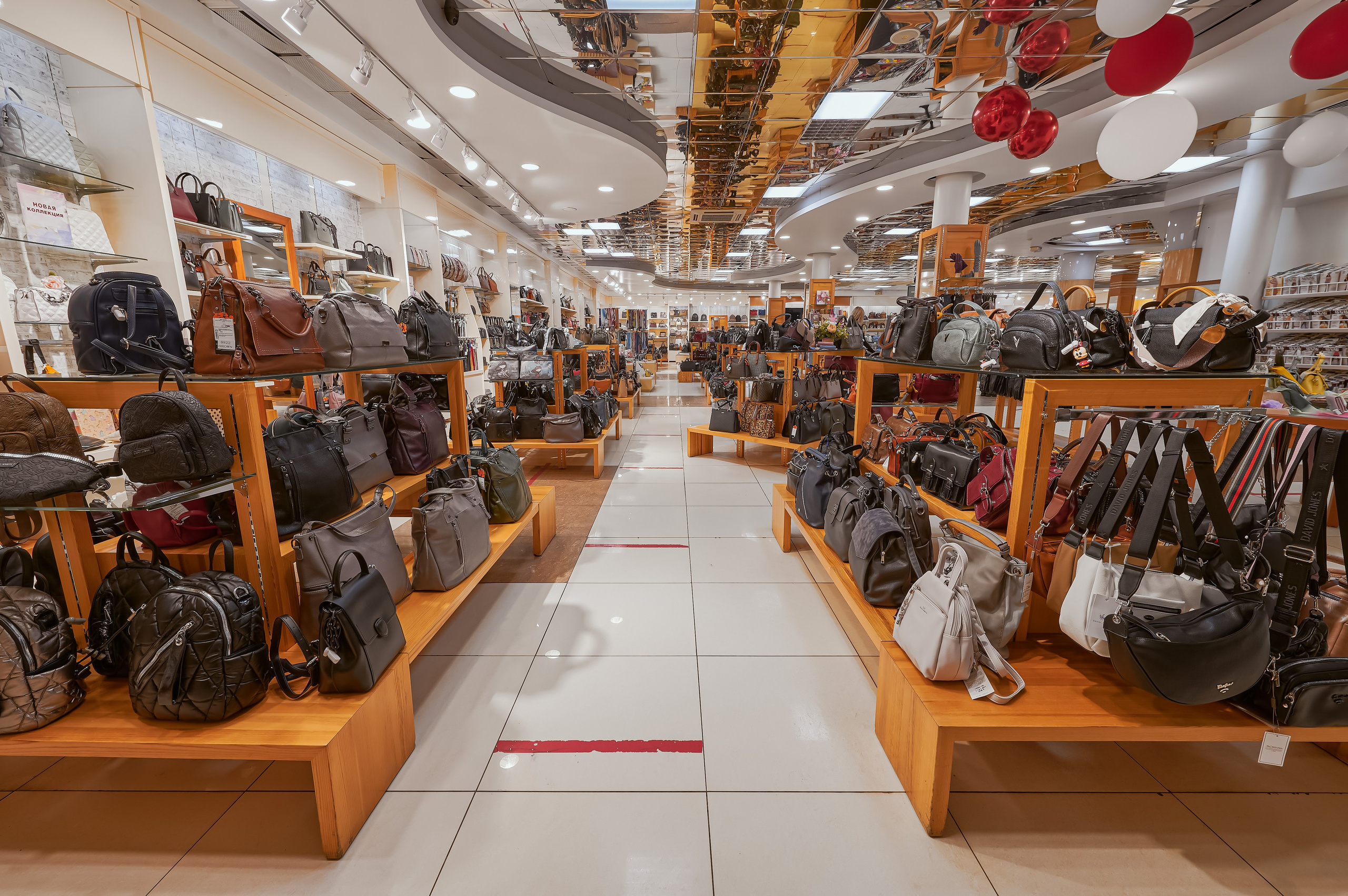 Портфолио по интерьерной и экстерьерной фотосъёмки: Мир Сумок — Правый берег. Фотограф Яковлев Роман — Красноярск