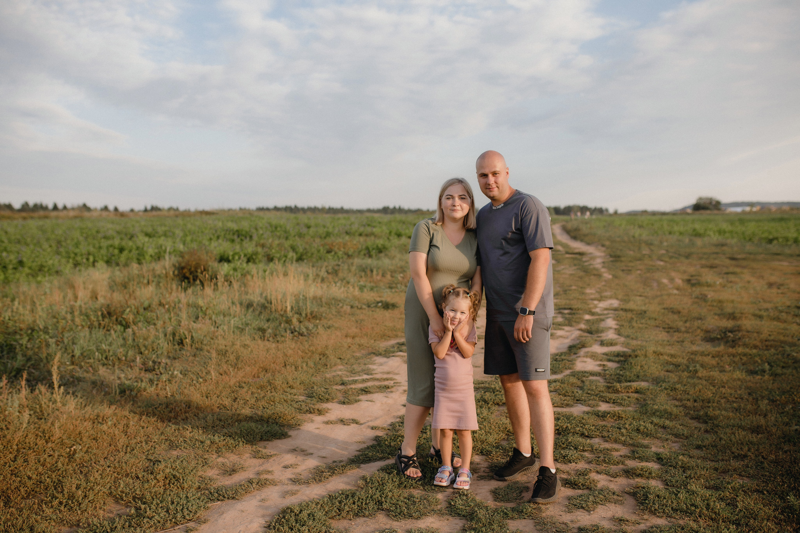 Аня, Вадим и Ева. Главная