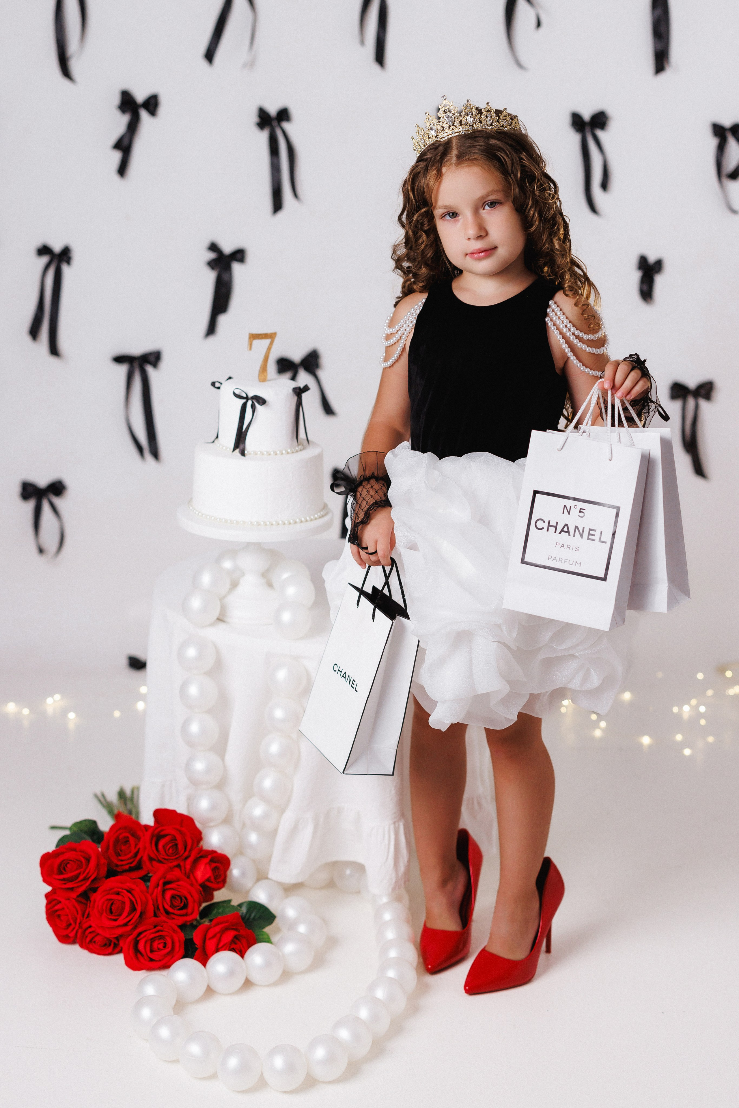 Детская фотосессия к Дню рождения для девочек, фотостудия «Антураж». Семейный и детский фотограф в Краснодаре Анна Трашкова