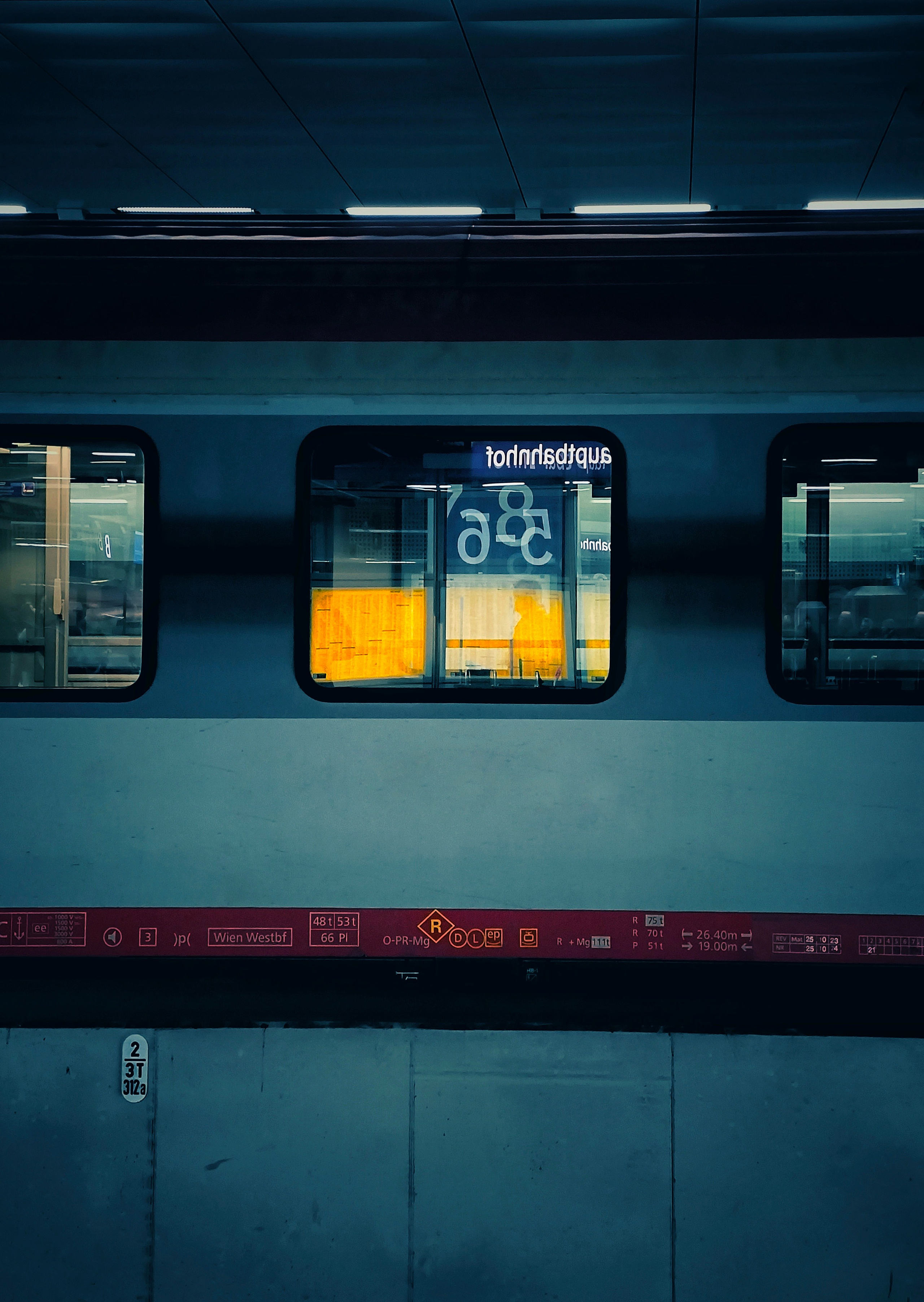 Mobile shots. Street photographer Ksenya Loboda