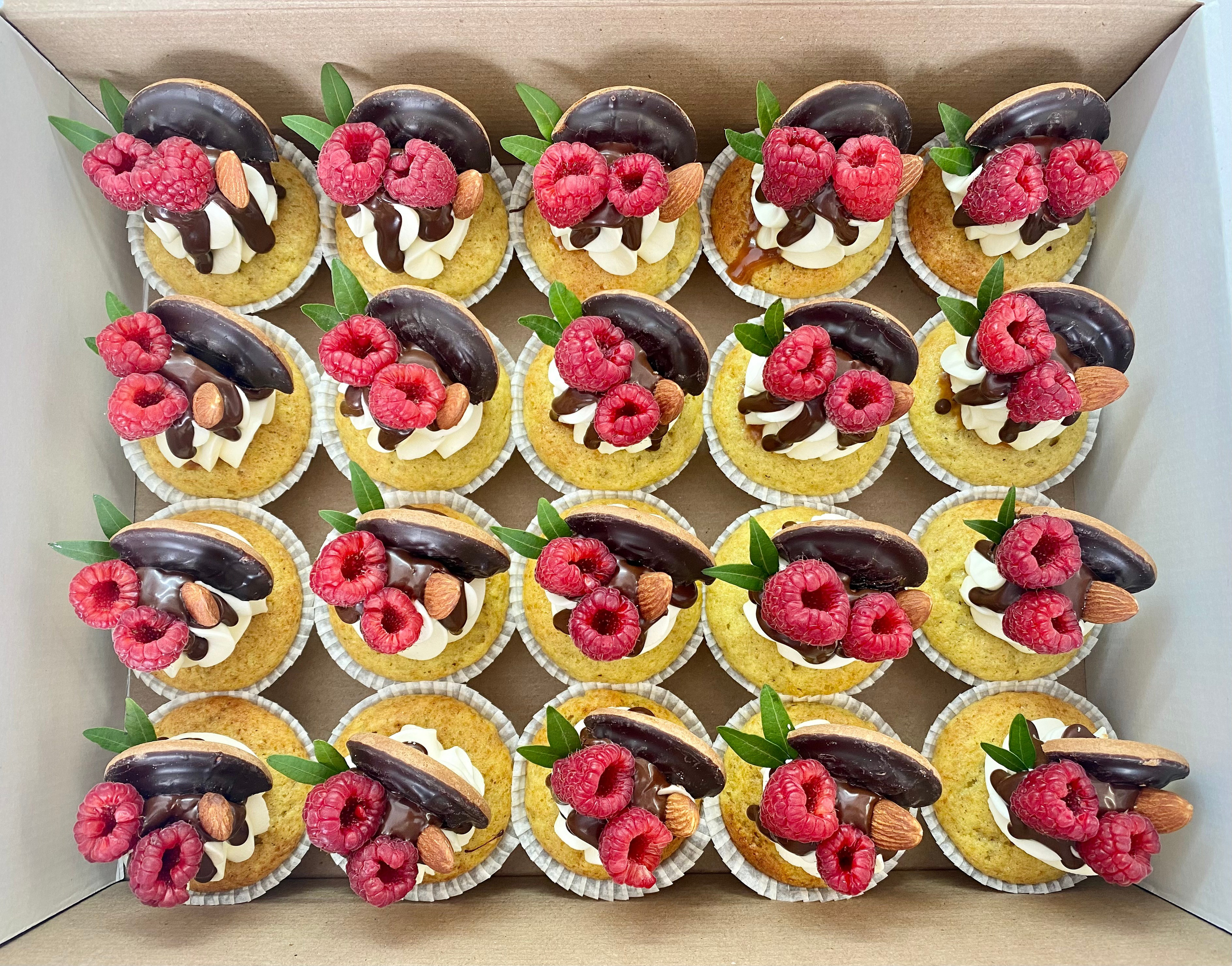 Капкейки фуршетные. Katyasugarsugar капкейки, зефир, торты Москва