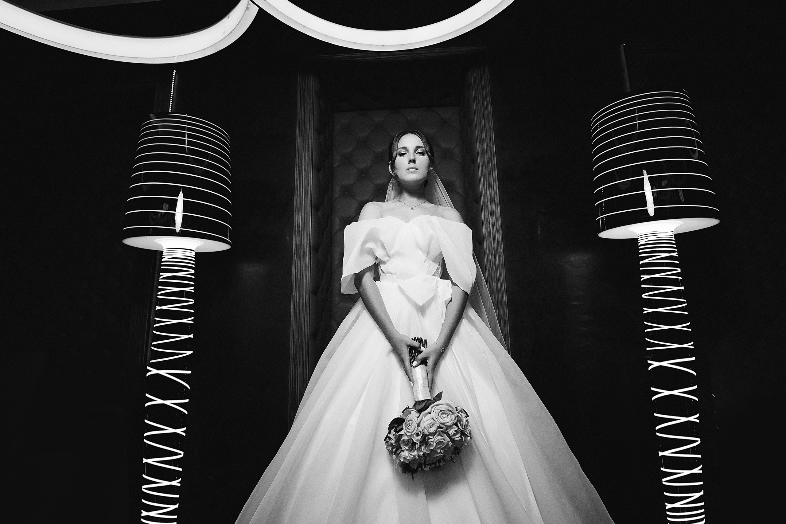 Свадебная фотосессия у моря с ретро-машиной в Сочи / Свадебный фотограф Сочи. Свадебный и семейный фотограф в Сочи Денис Вялов