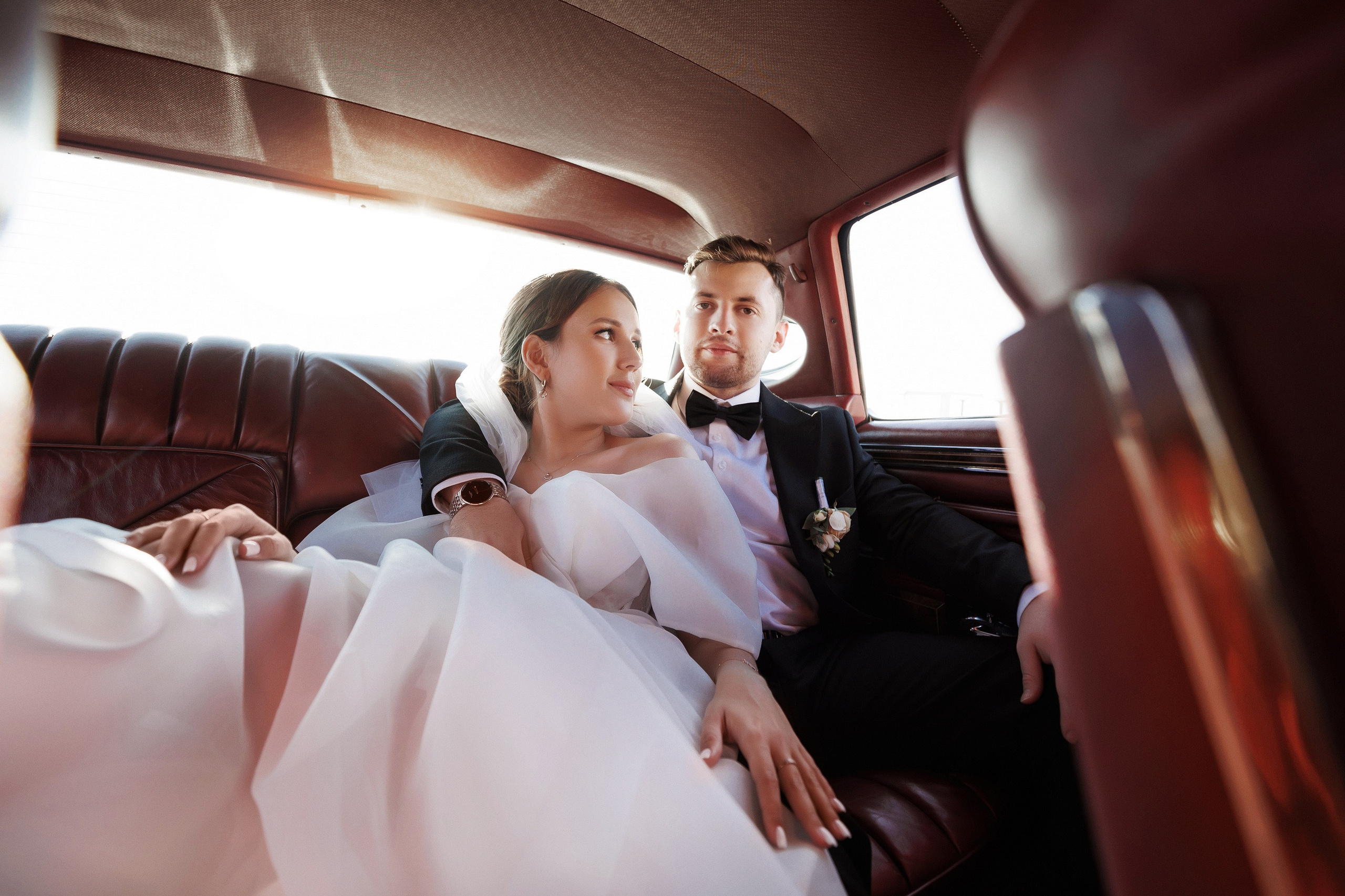 Свадебная фотосессия у моря с ретро-машиной в Сочи / Свадебный фотограф Сочи. Свадебный и семейный фотограф в Сочи Денис Вялов