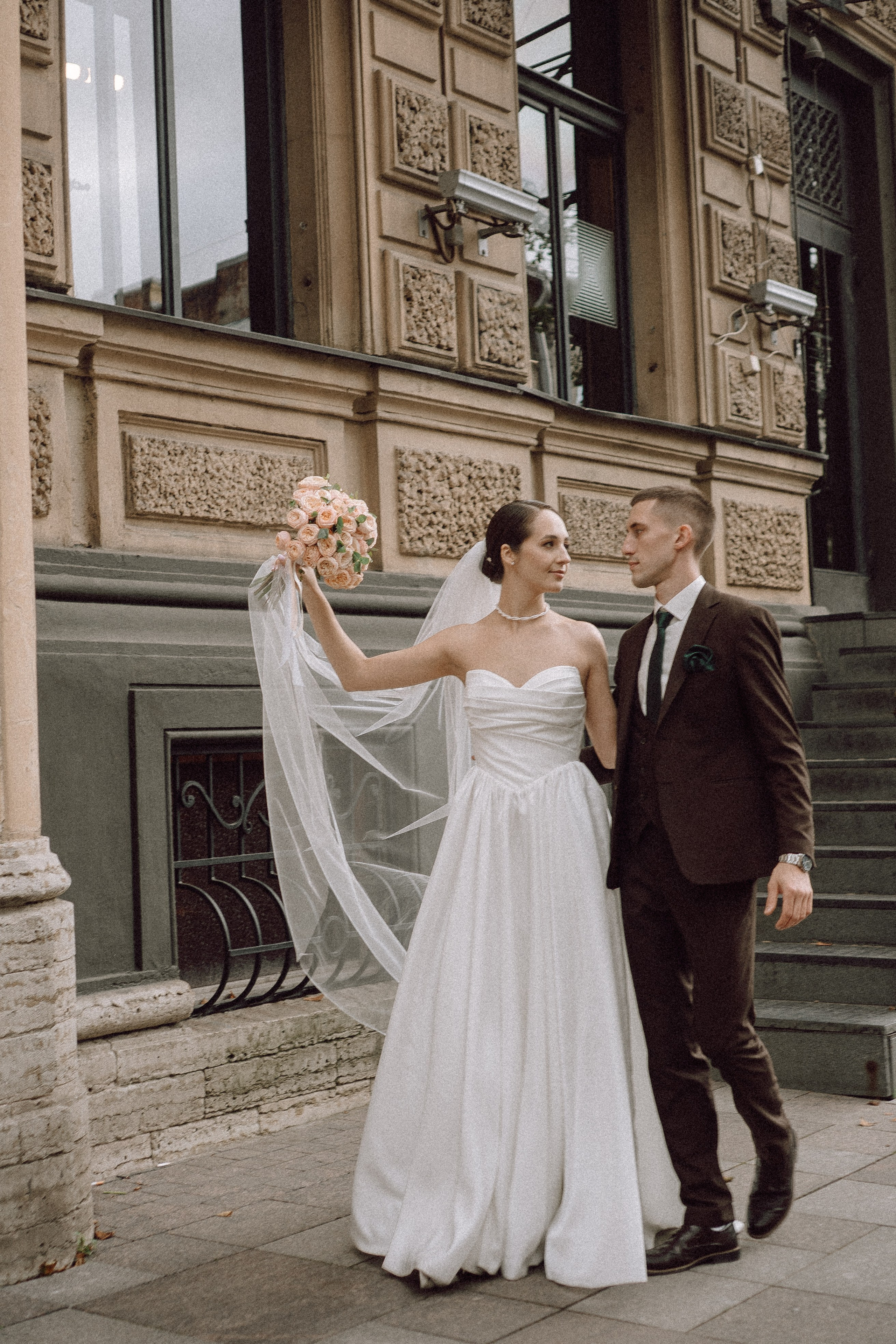 СВАДЕБНАЯ ПРОГУЛКА В САНТК-ПЕТЕРБУРГЕ (ИСАКИЕВСКИЙ СОБОР, ЗИМНЯЯ КАНАВКА, ЭРМИТАЖ И БОЛЬШАЯ МОРСКАЯ УЛИЦА). Профессиональный фотограф, Санкт-Петербург — Виктория Богомолова
