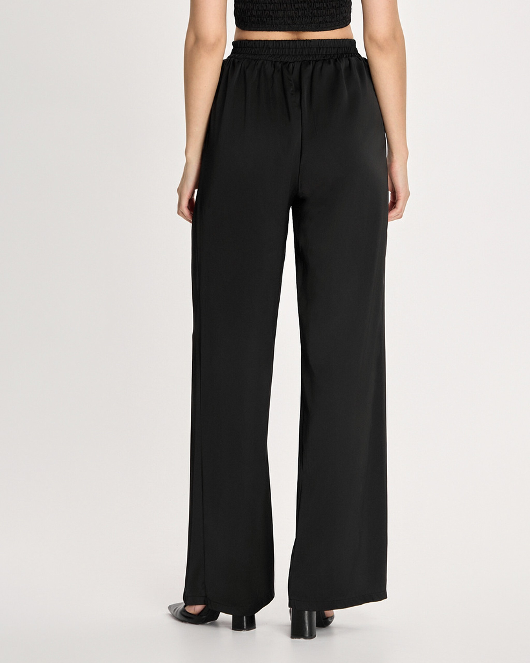 Каталог. Меня зовут Марина Конор, я портретный фэшн и контент фотограф в Москве