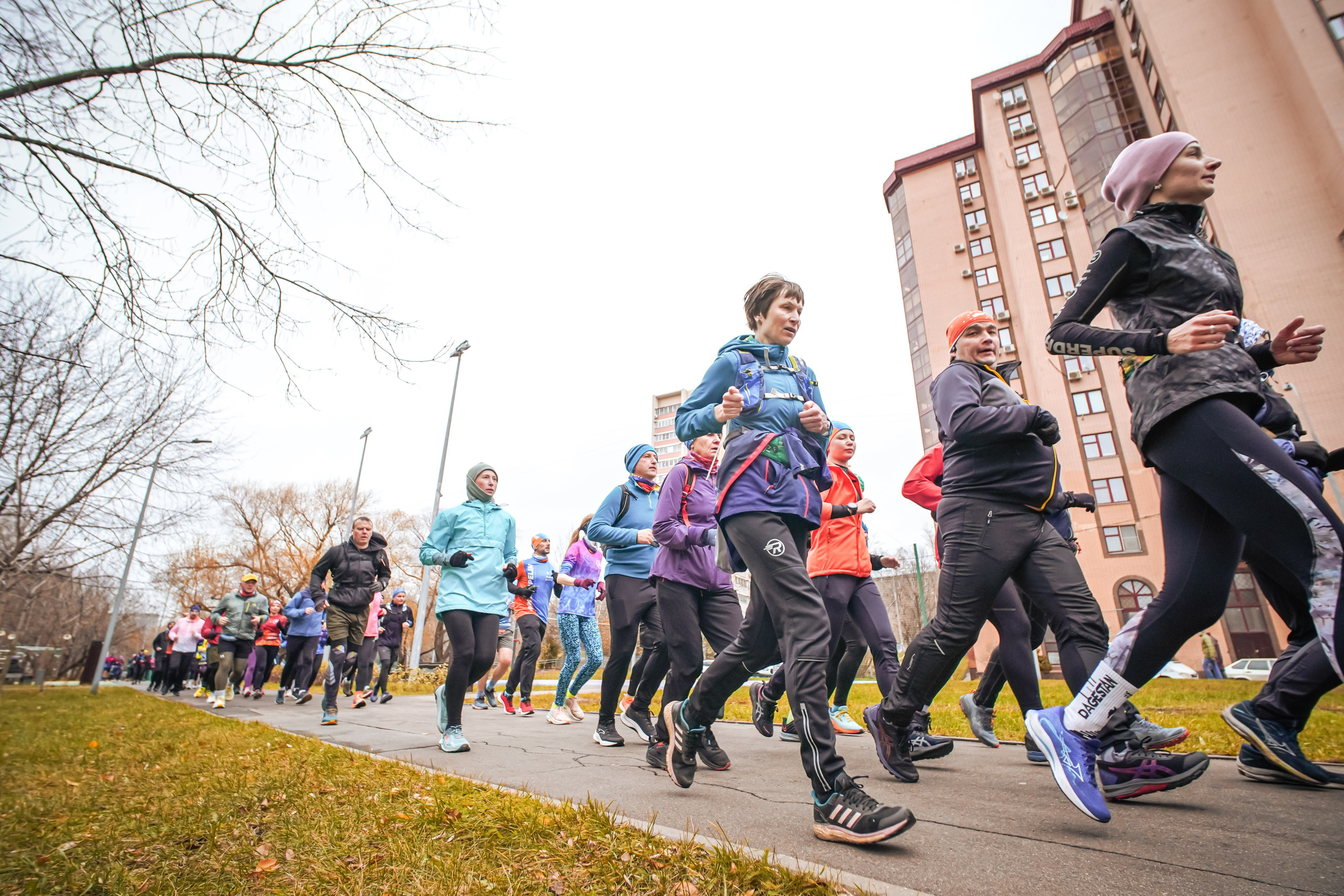 #марафонудома #яuzarun 2024 2-я петля, группа 6:30. Роман Капилюшов. Бег. Фото. Видео. г. Люберцы