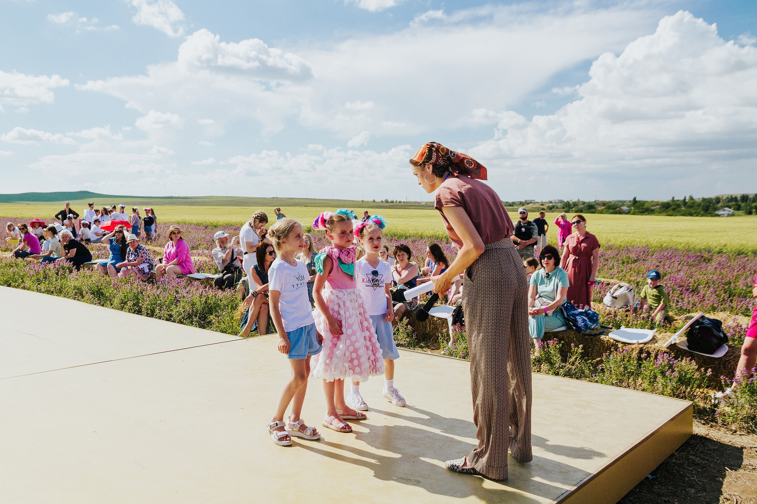 12 июня 2021 | Показ Crimean Fashion Week шалфейном поле. Фотограф Антон Катунин | Симферополь