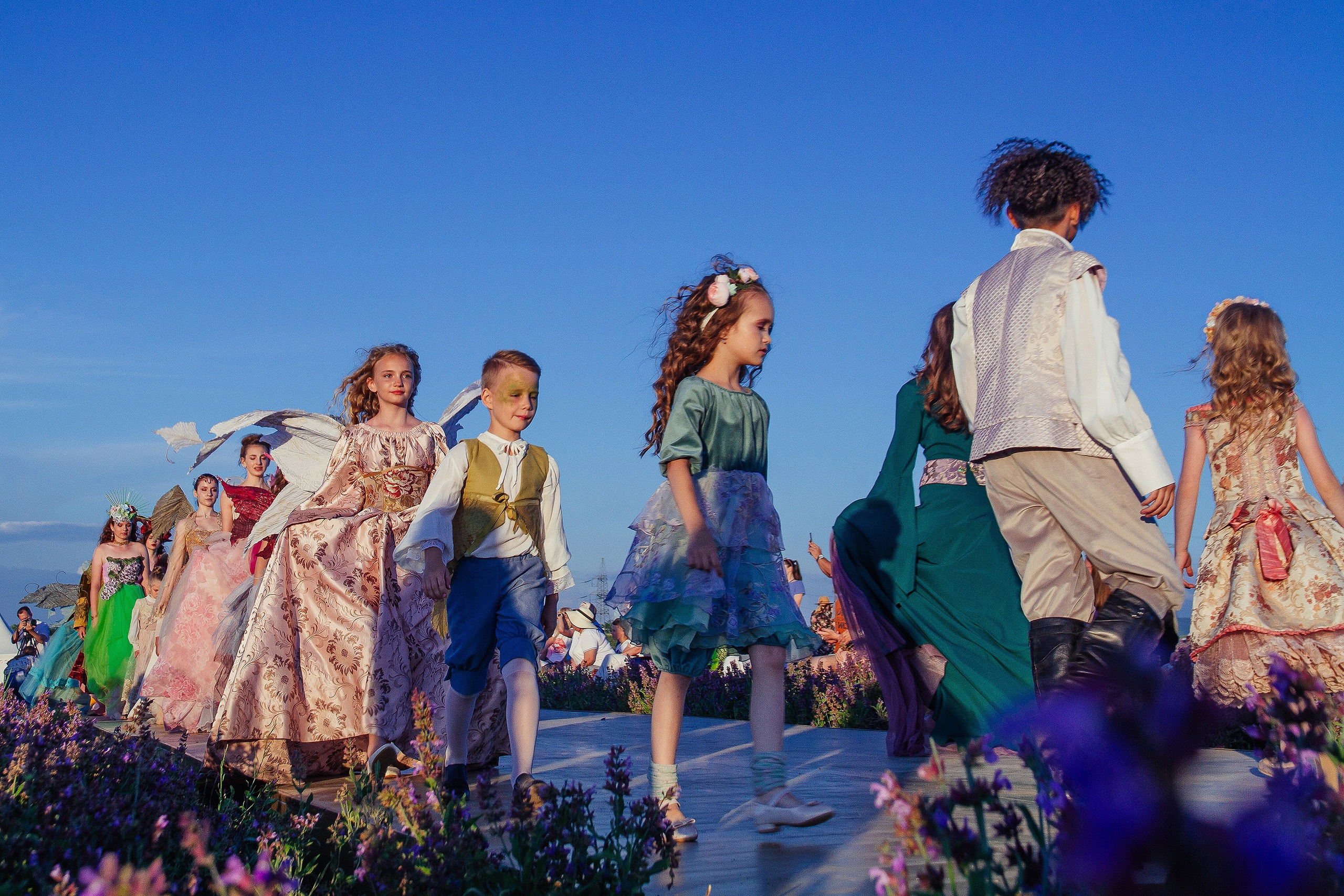 12 июня 2021 | Показ Crimean Fashion Week шалфейном поле. Фотограф Антон Катунин | Симферополь