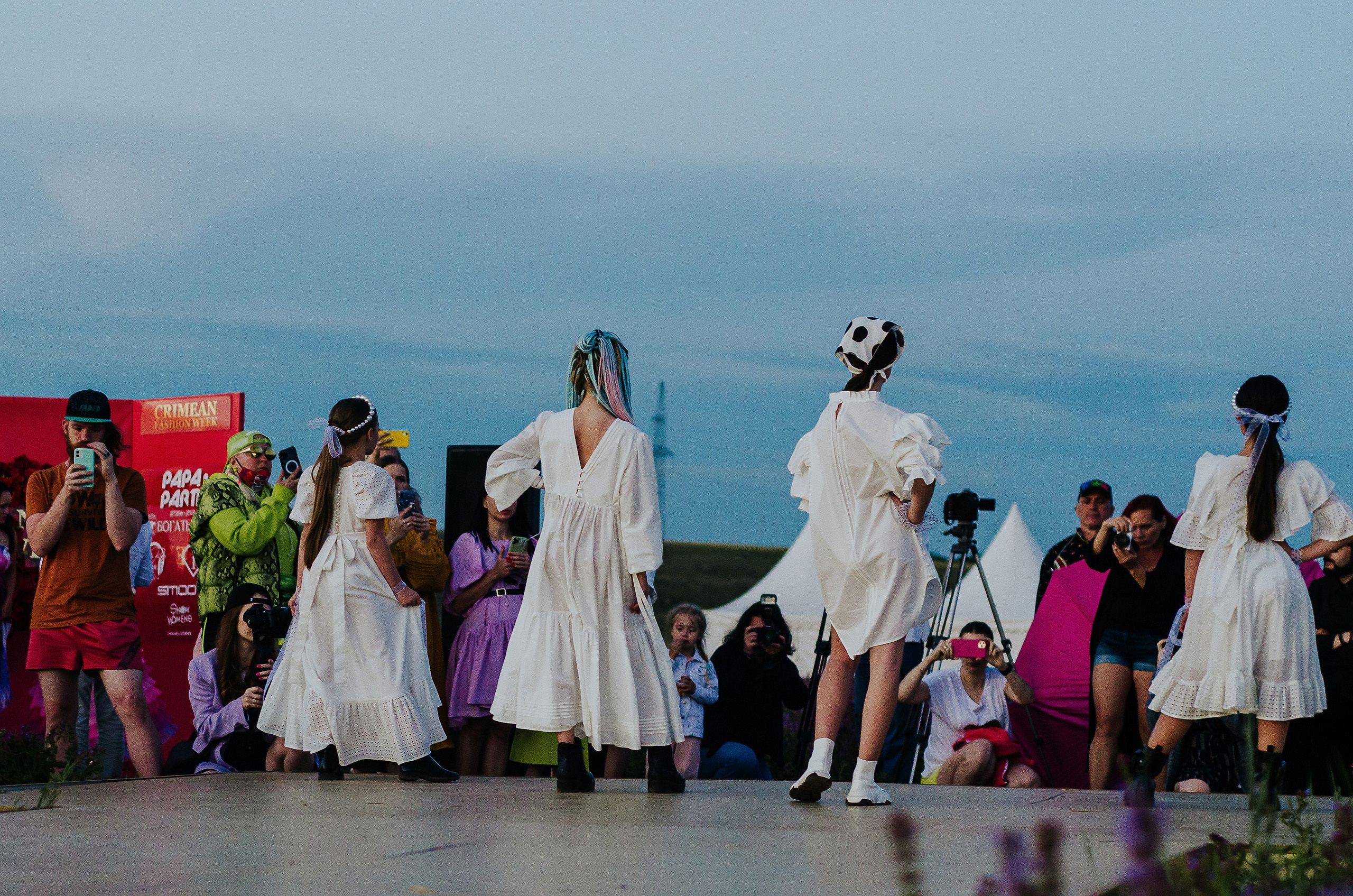 12 июня 2021 | Показ Crimean Fashion Week шалфейном поле. Фотограф Антон Катунин | Симферополь