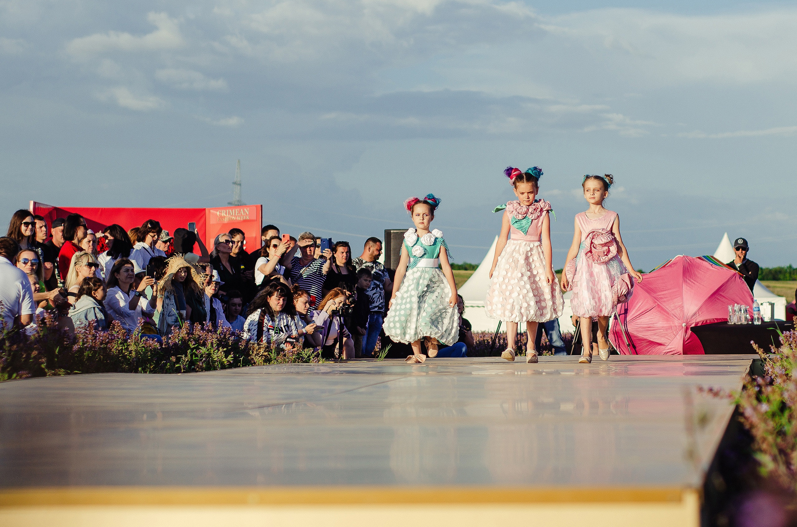 12 июня 2021 | Показ Crimean Fashion Week шалфейном поле. Фотограф Антон Катунин | Симферополь