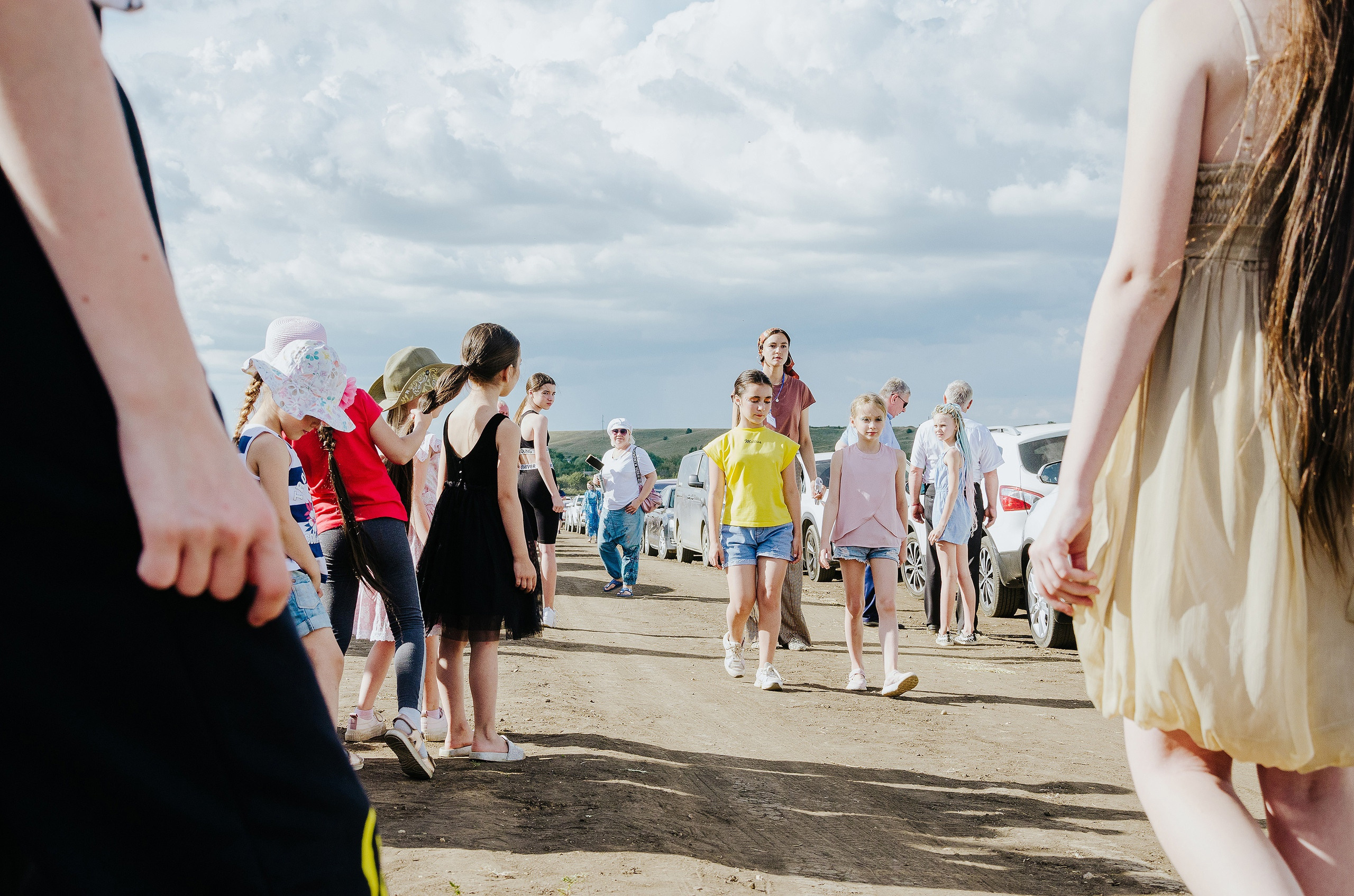 12 июня 2021 | Показ Crimean Fashion Week шалфейном поле. Фотограф Антон Катунин | Симферополь