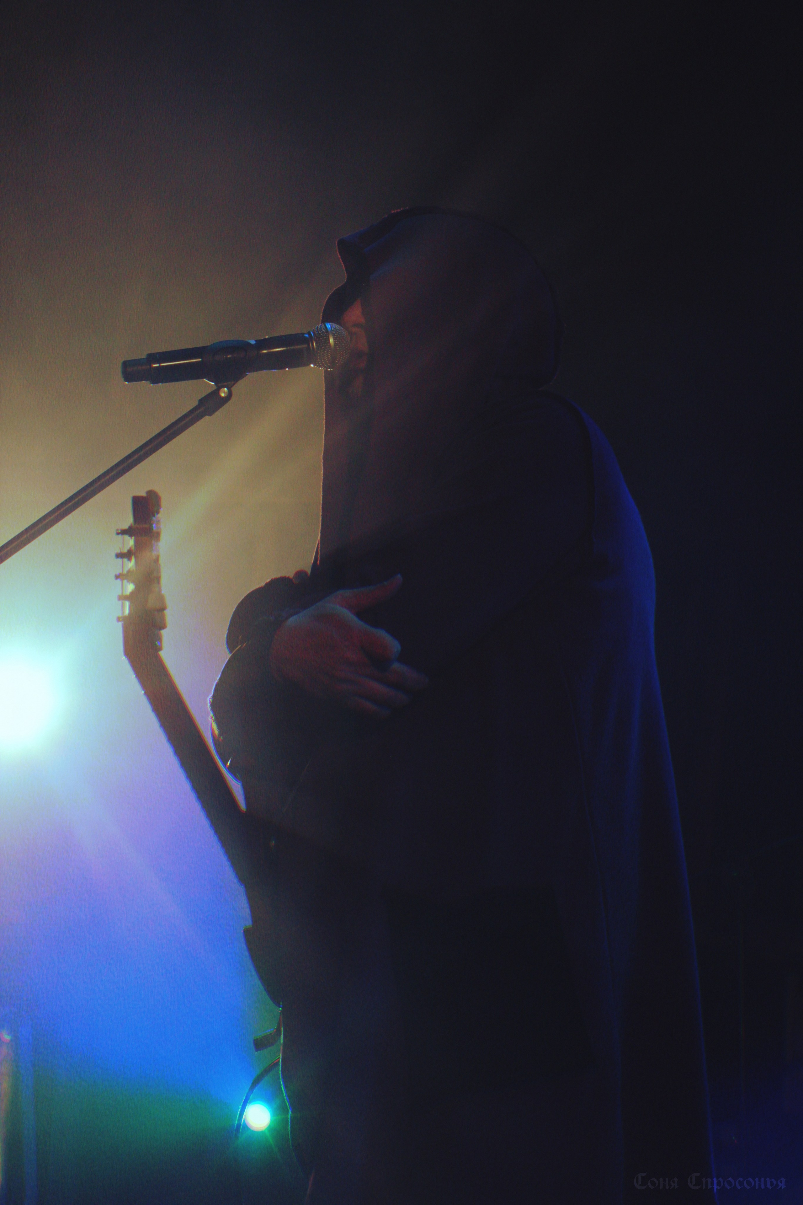 Синестетик 26.08.23. Концертный и портретный фотограф в Москве Соня Спросонья