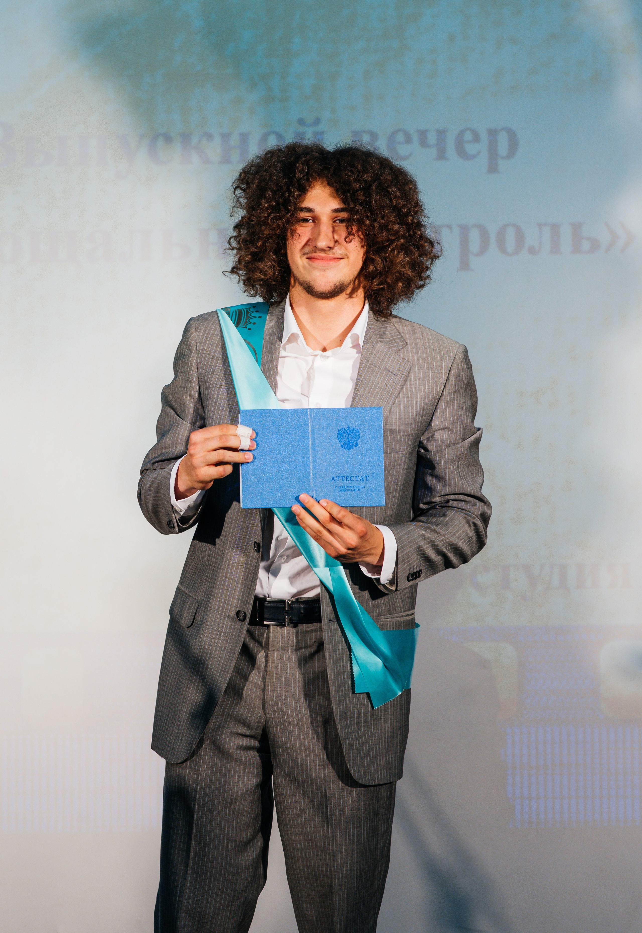 Вручение аттестатов. Выпускные альбомы в Подольске Москве и МО