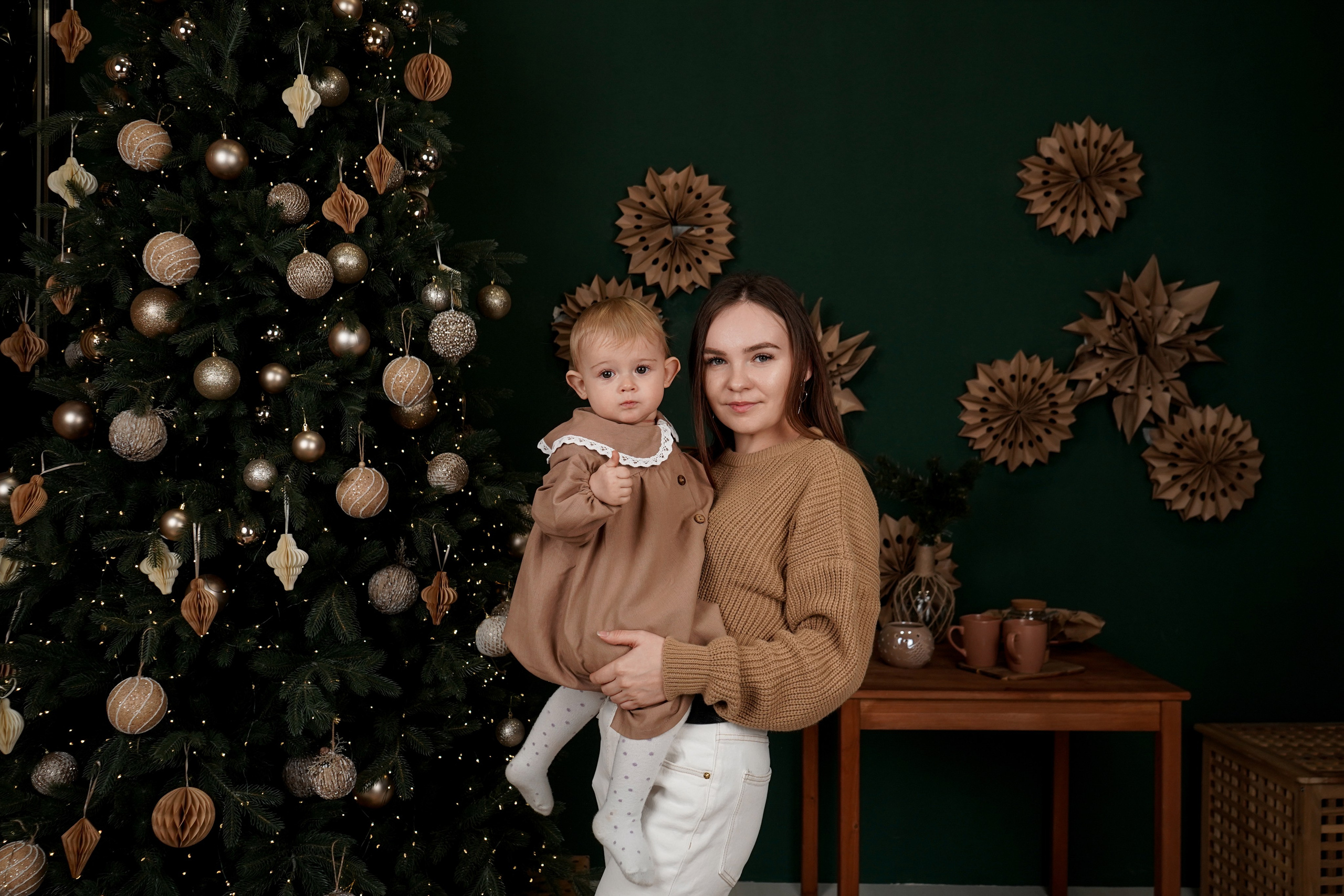 Новогодняя семейная фотосессия в фотостудии Рафинад. Фотограф Ростов-на-Дону и Новочеркасск. Свадебный фотограф в Ростове-на-Дону. Таинство Крещения и Венчания, семейные фотосессии. Алёна Чёботова