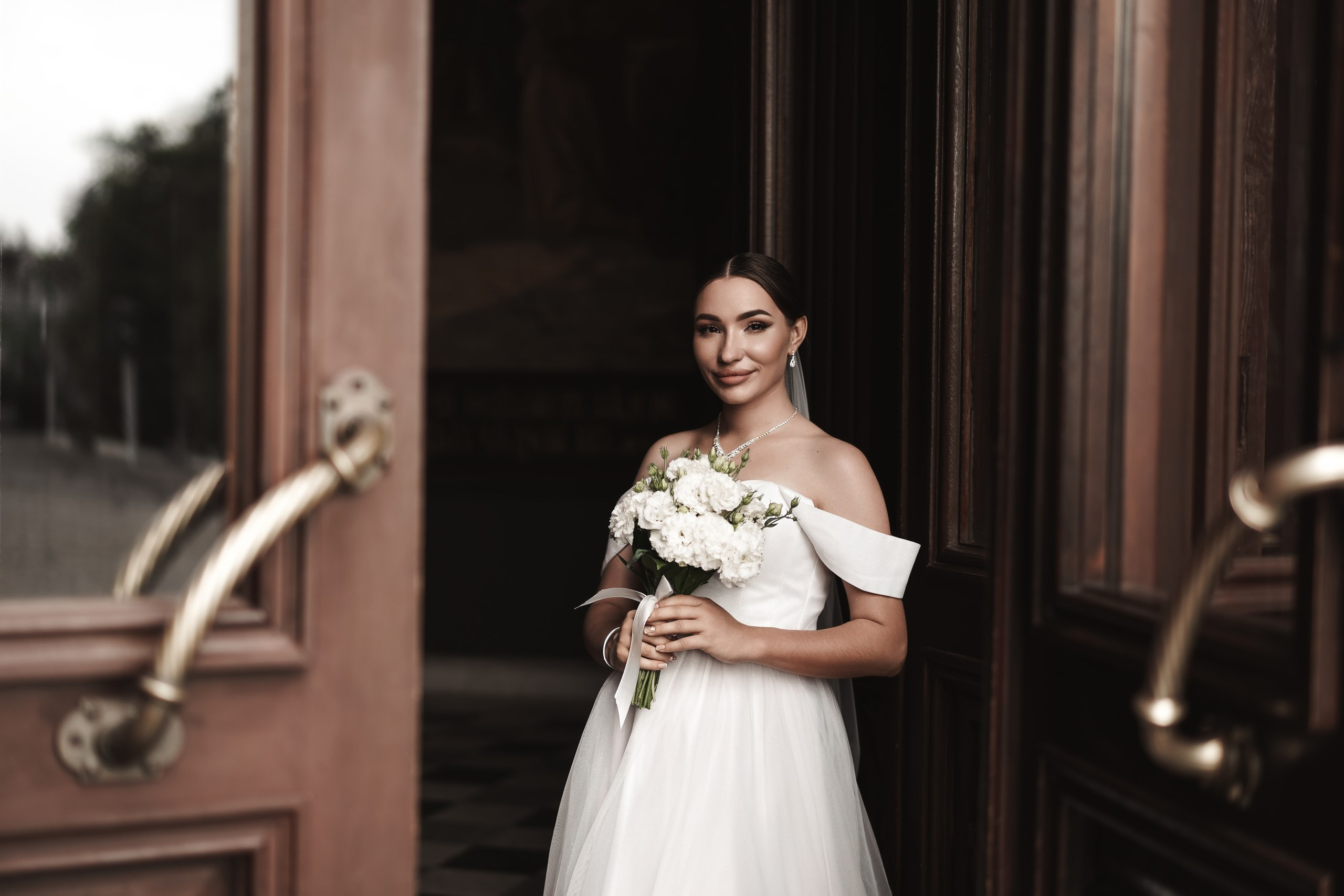 Свадебный фотограф Новочеркасск. Библиотека имени Пушкина. Олеся и Никита. Свадебный фотограф в Ростове-на-Дону. Таинство Крещения и Венчания, семейные фотосессии. Алёна Чёботова