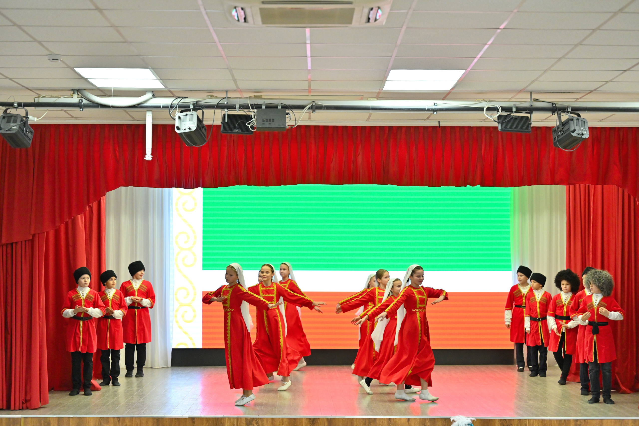 2025-11-21 День семьи 127. Снежинск фото Андрианов