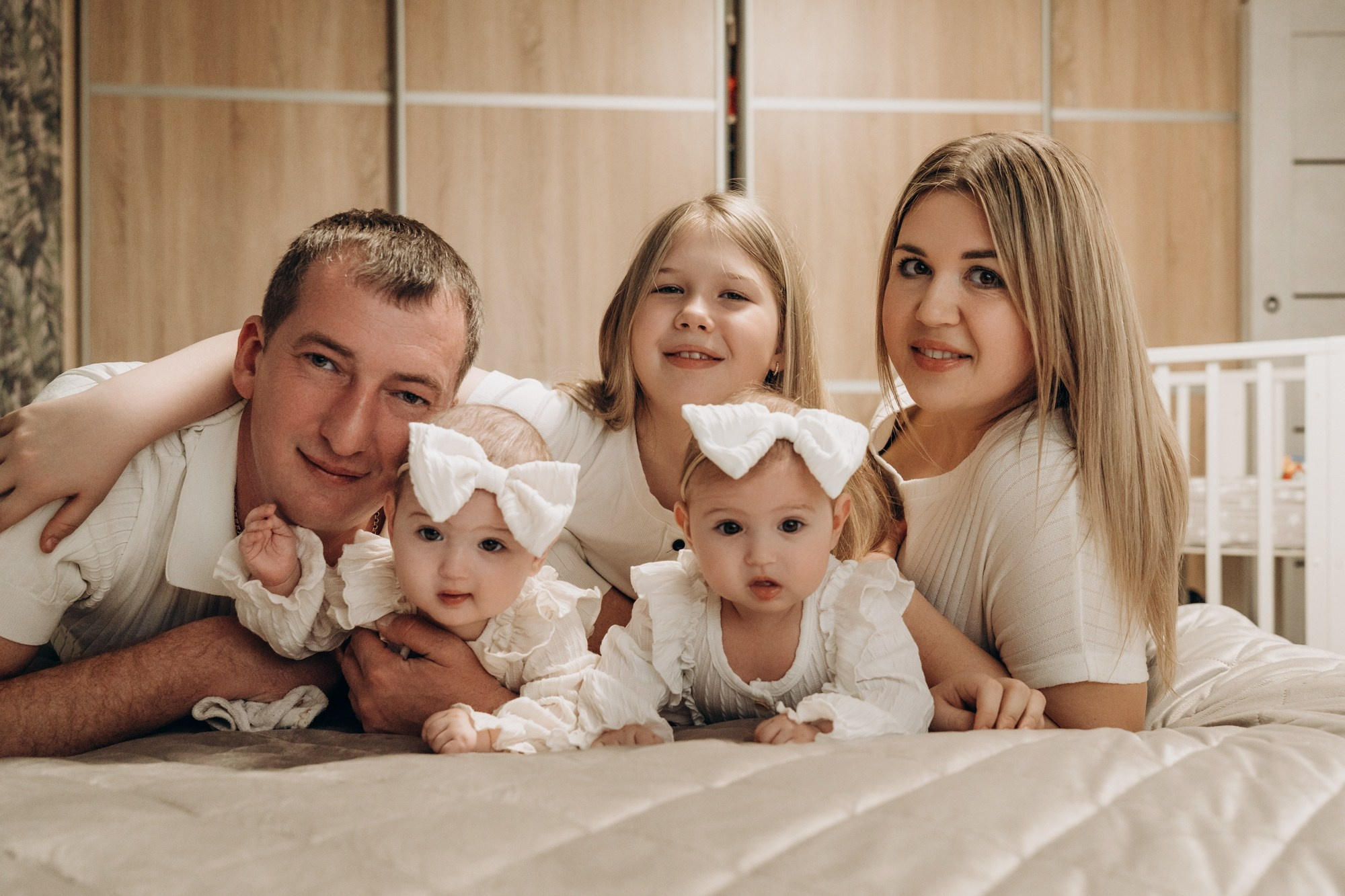 Семейная фотосессия с двойняшками в квартире. Свадебный и репортажный фотограф в Ярославле Евгений Сальников