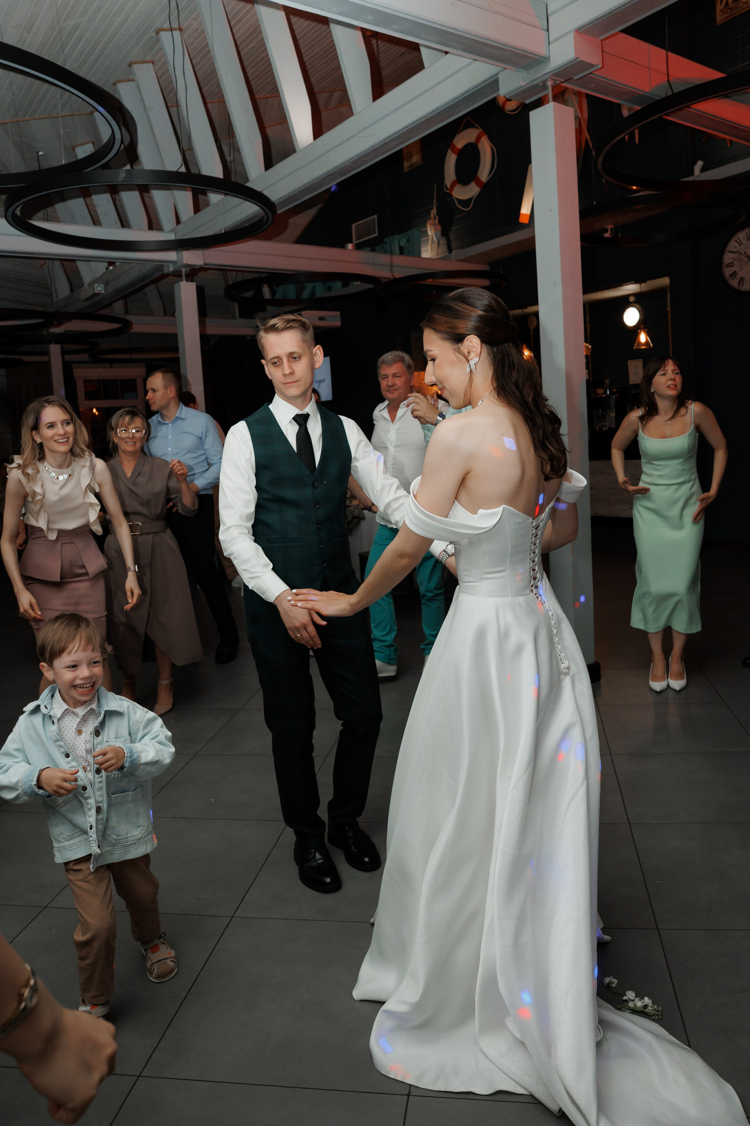 Регистрация в отеле Fish Point, ЗАГС Бутово, прогулка в Остафьево. Свадебный и репортажный фотограф (Москва, Королев и другие)