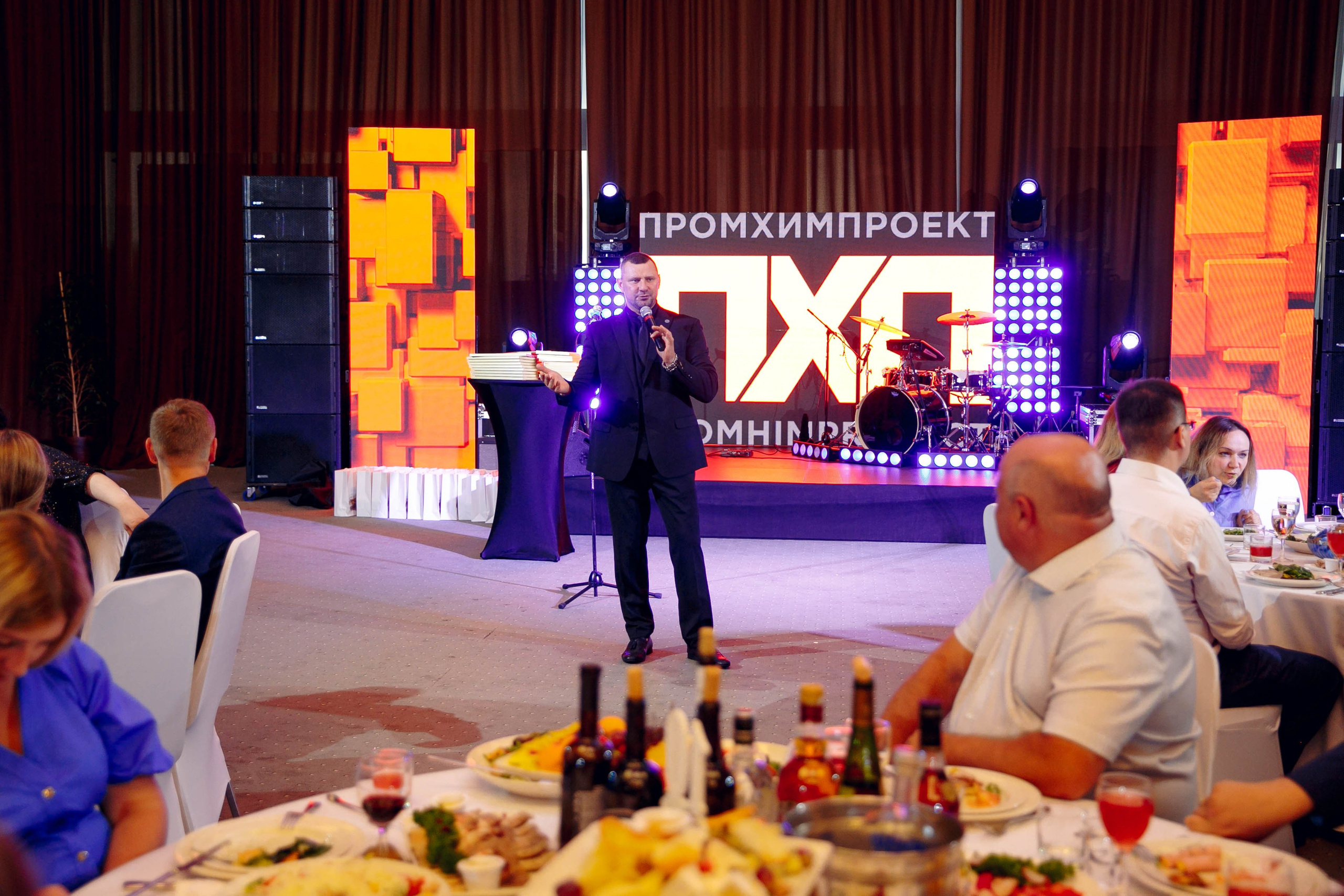 Банкет в «Азимуте». Ваш репортажный фотограф Артемий Антонов