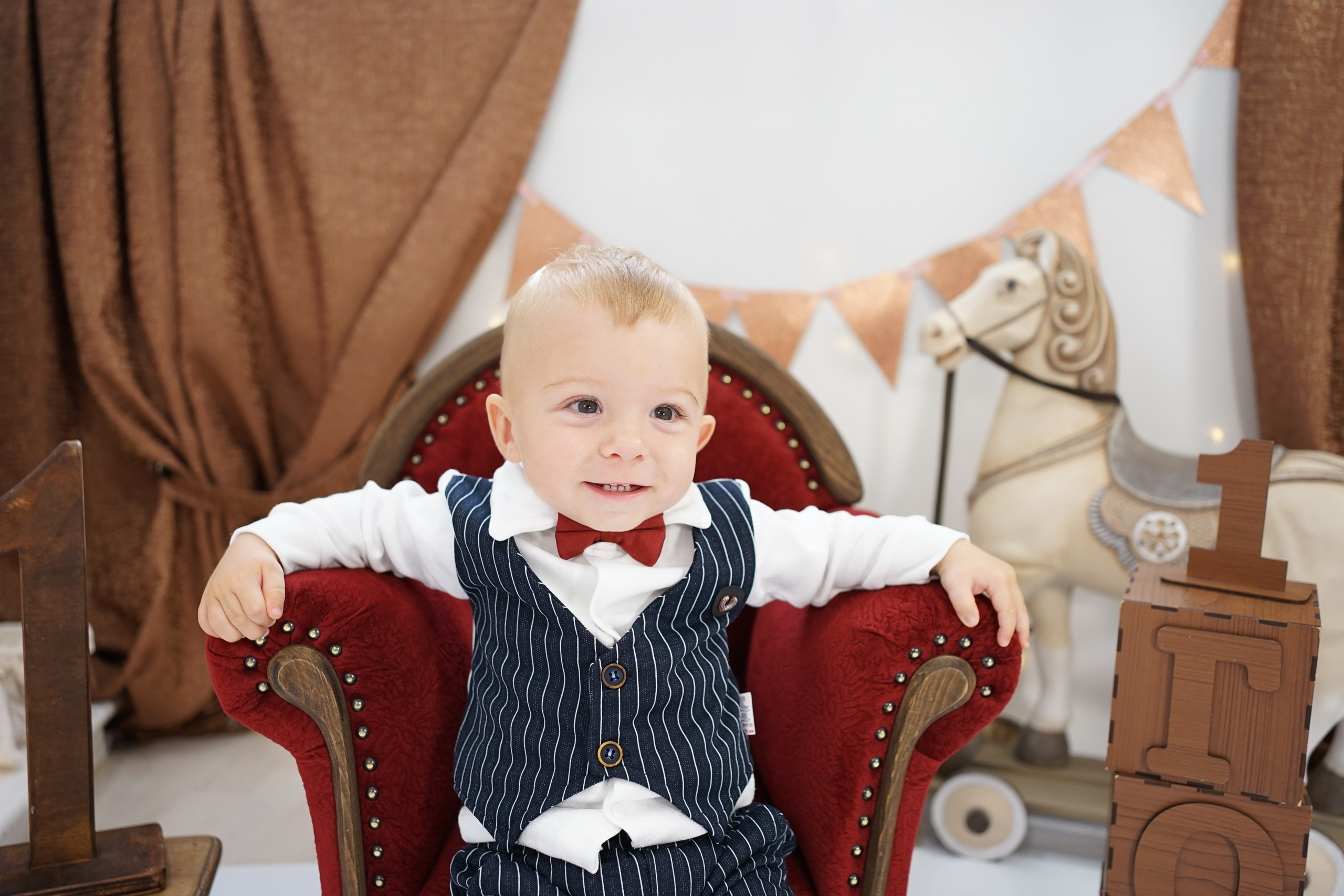 Бордовая зона. Детская Фотостудия ГОДОВАСИКИ в Санкт-Петербурге фотосесия на годик