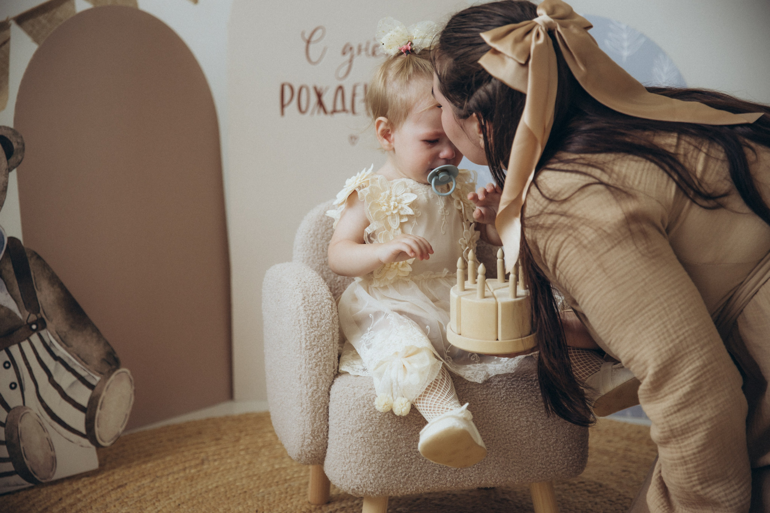 Полина с мамой. Фотограф на крещение в Рязани. Семейный фотограф