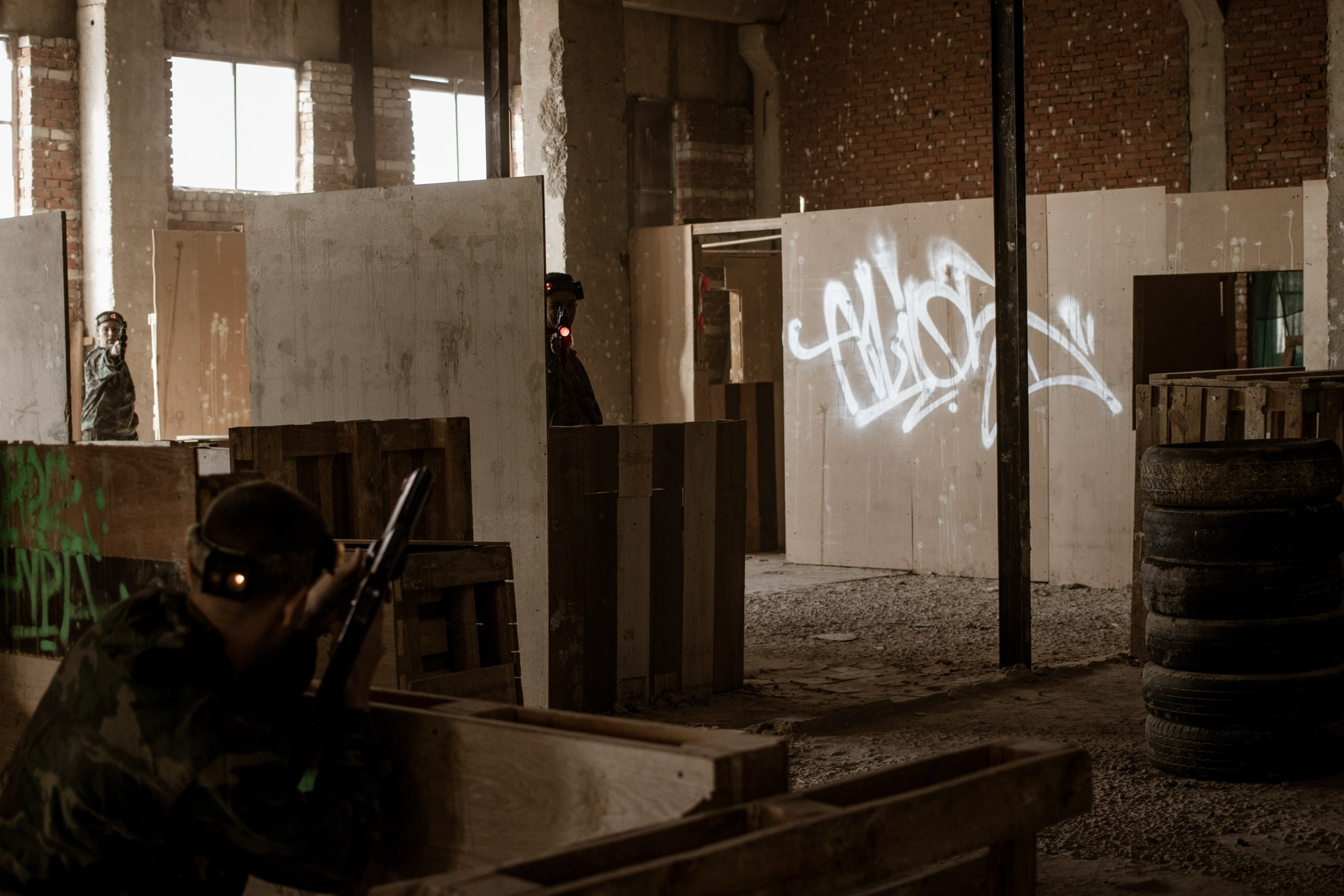 Лазертаг на заводе ЗИП. Репортажный, промышленный и маркетплейс-фотограф Дмитрий Чернат