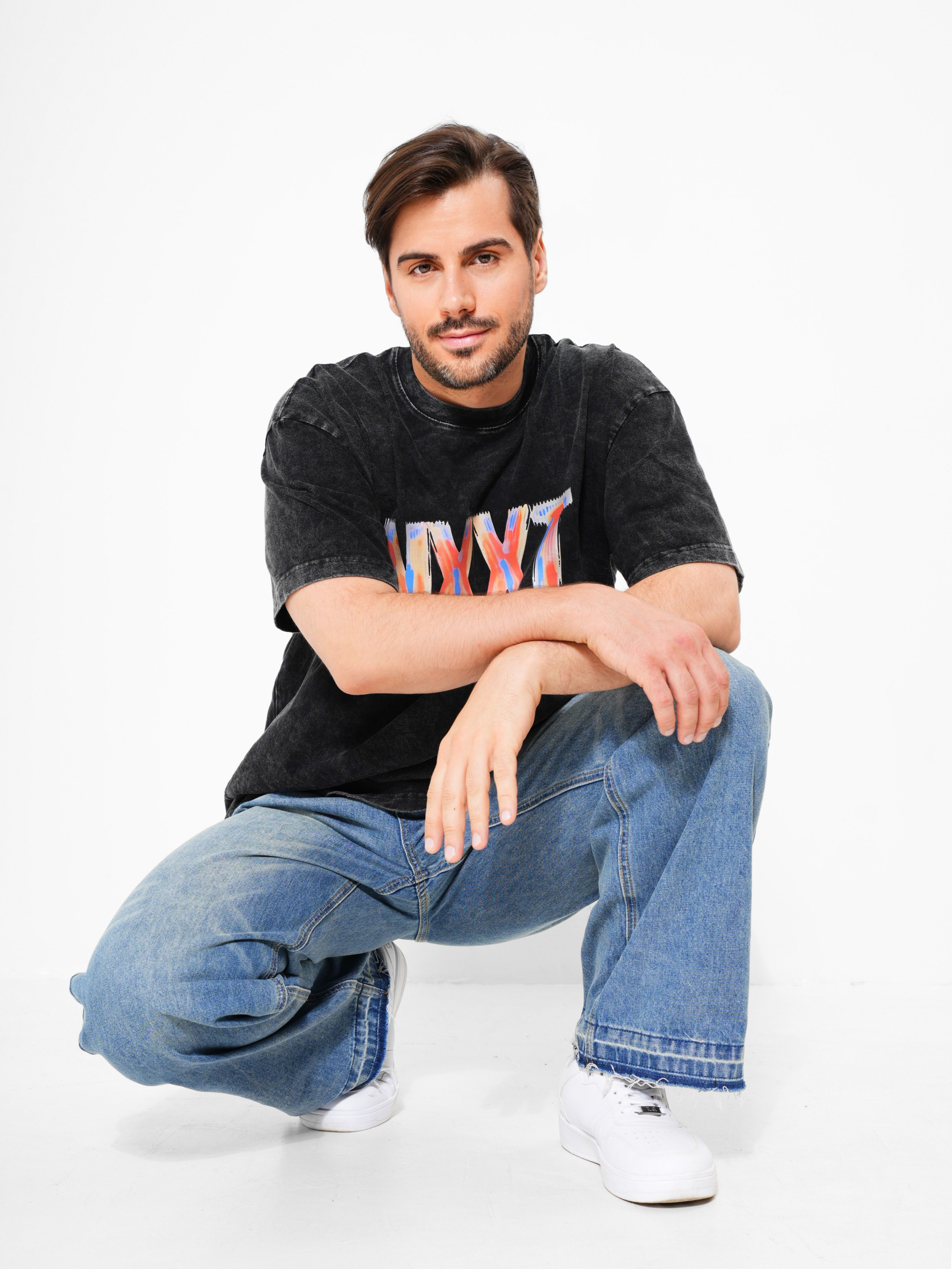 Модельная съемка на циклораме для маркетплейсов. ТМ Продакшн — Съемка для маркетплейсов в Москве