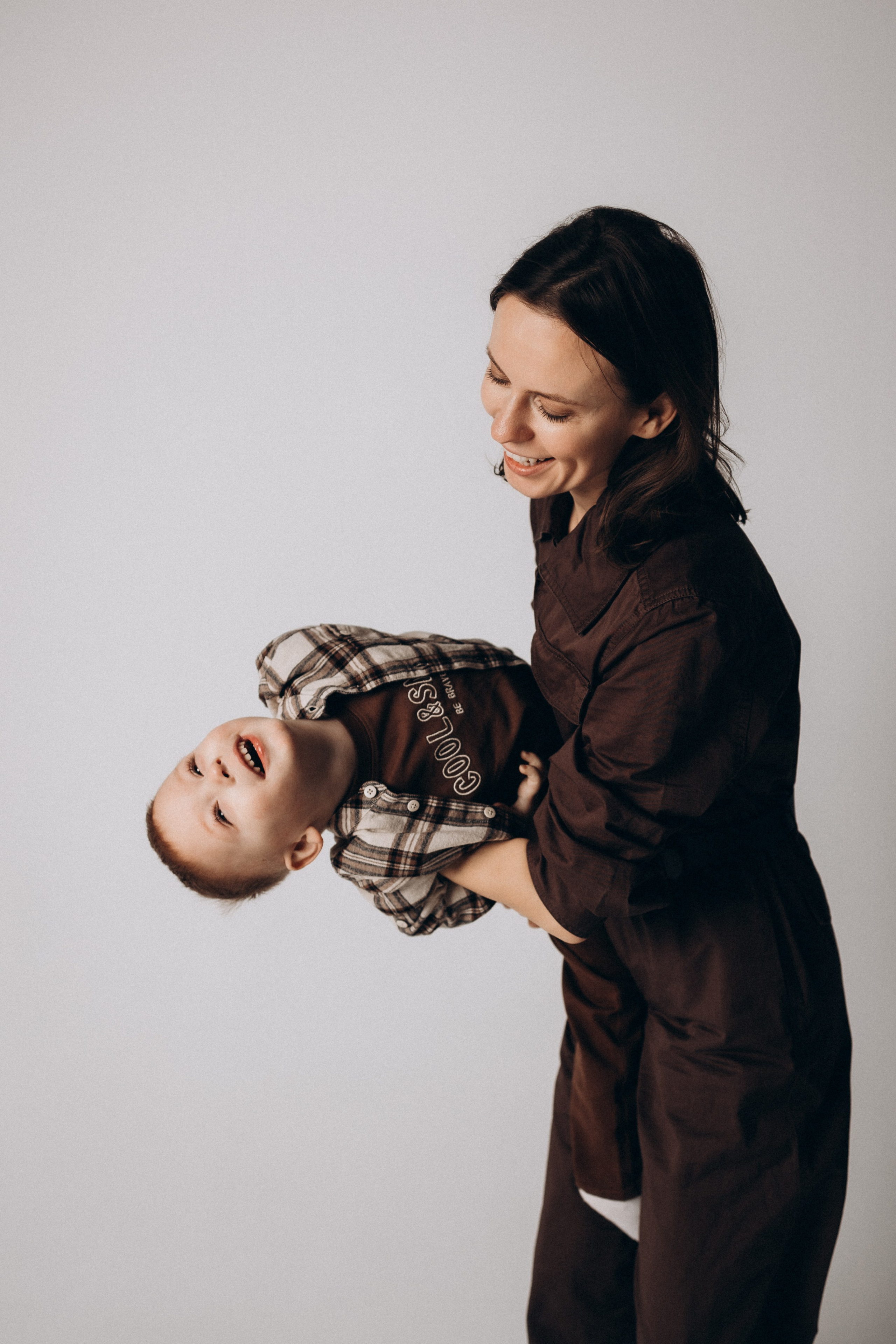 Фотосессия, а студии мамы и сына. Фотограф Артем Бросов в Санкт-Петербурге и Дубае