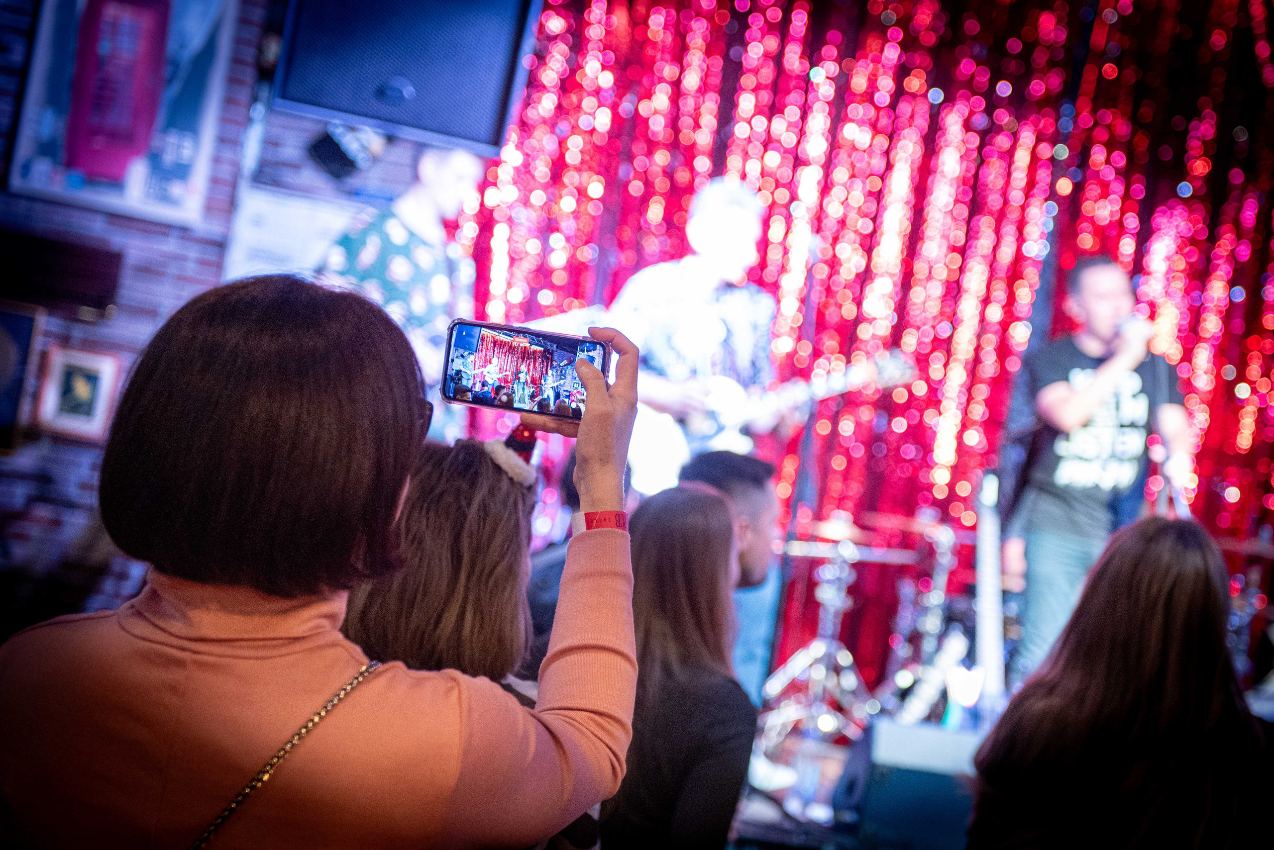 LifePub 16.12.2024. Московская кавер-группа BankBand