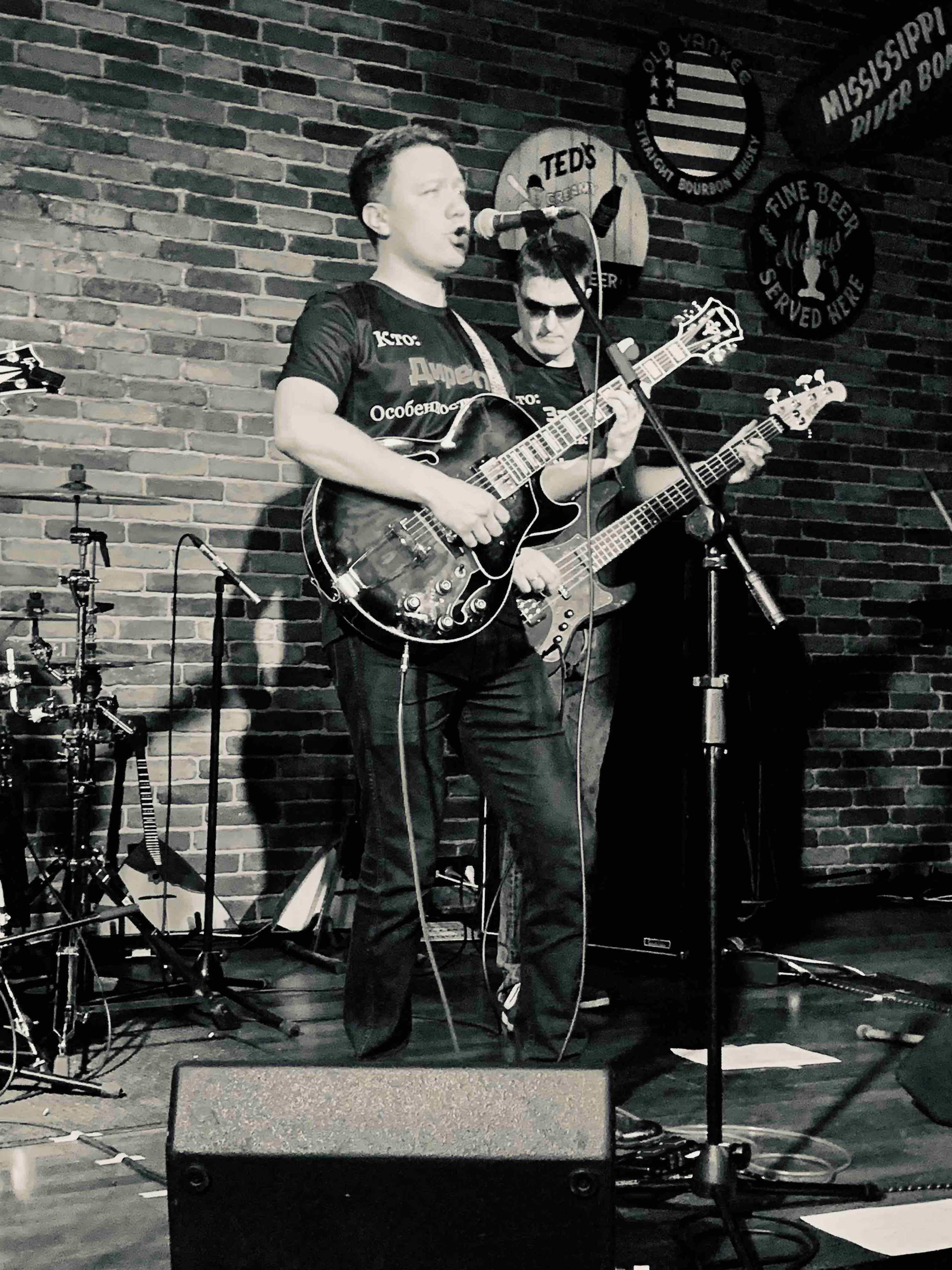 LifePub 16.03.2022. Московская кавер-группа BankBand