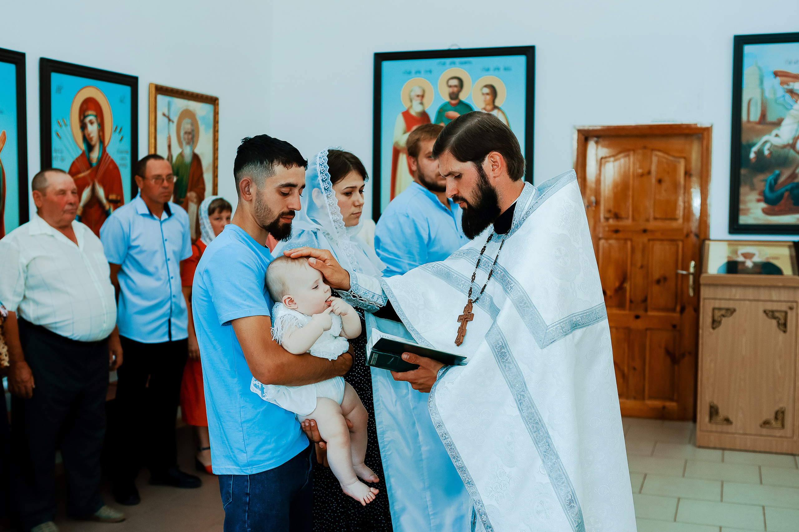 Таинство Крещения Отца и Дочери. Свадебный фотограф Евгения Фролова г. Каменск-Шахтинский, Донецк, Ростов