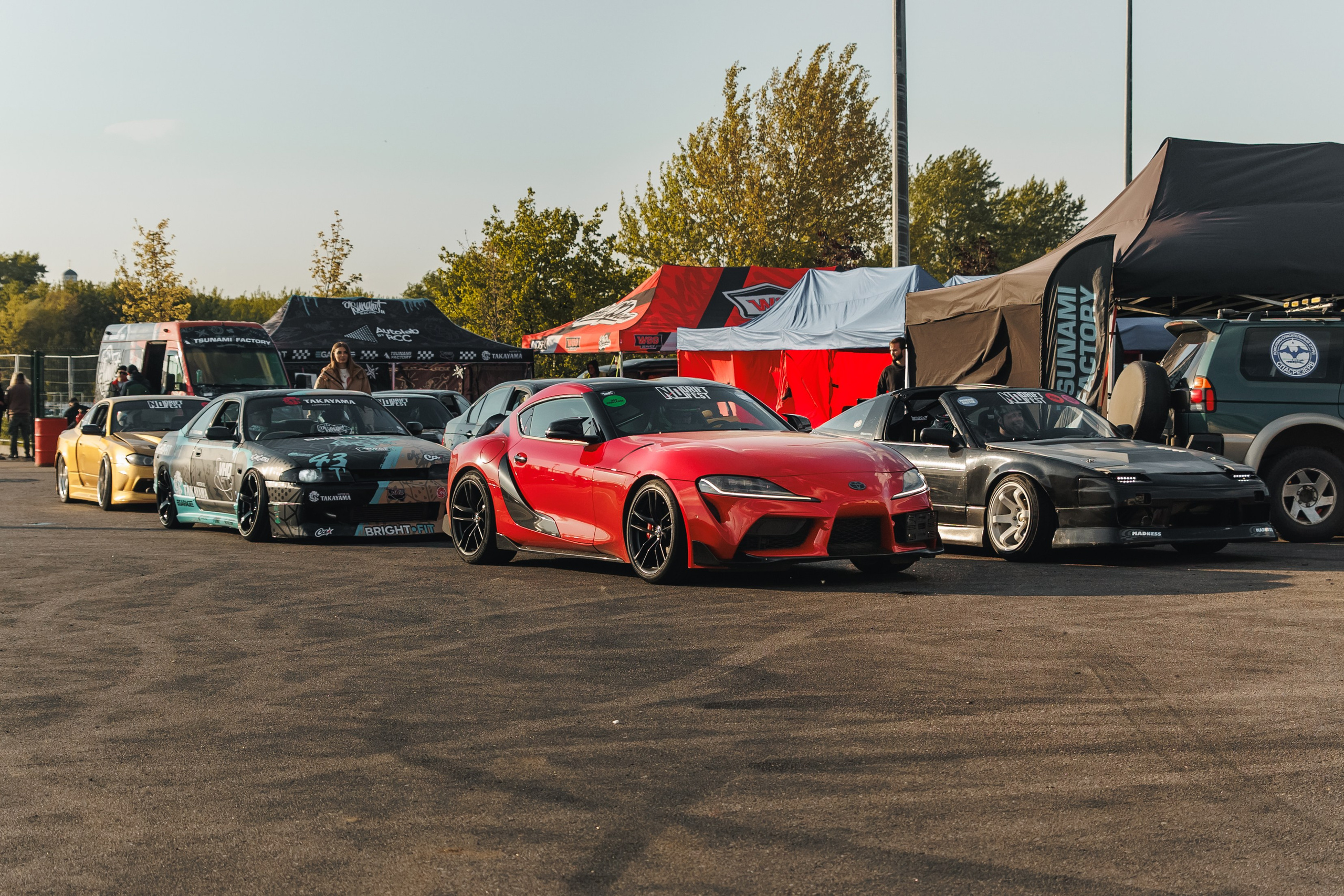 Выставка и дрифт машин. Репортажный фотограф. Москва. Алина Ланская