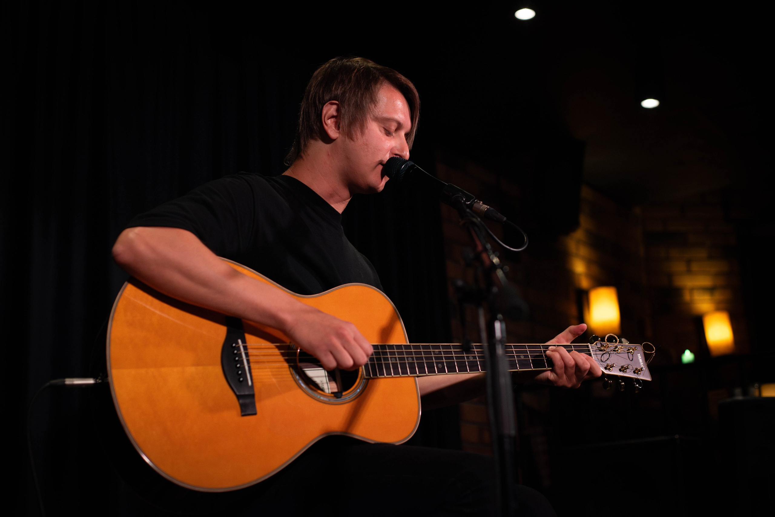 Лёва Сазонов (1 августа 2024 года, Москва, арт-кафе Пушкарёв). Фотограф Светлана Блинова, Москва и Московская область