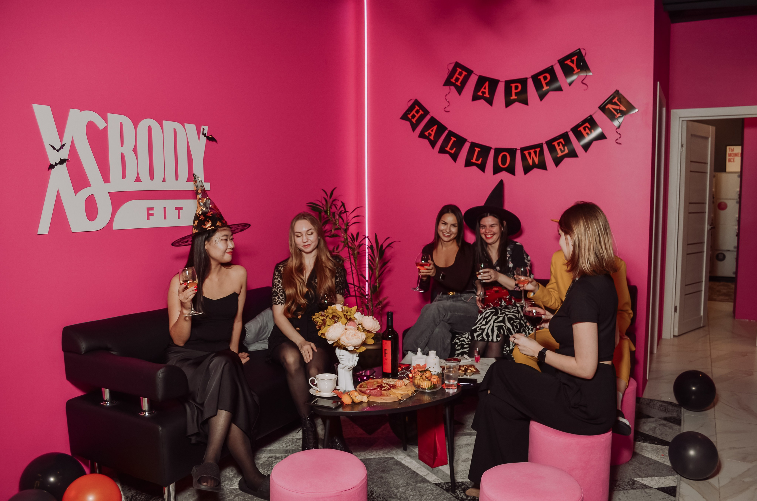 Фоторепортаж мероприятия в фитнес-клубе. Денисова Аля — фотограф для парных съемок и индивидуальных историй в Барнауле