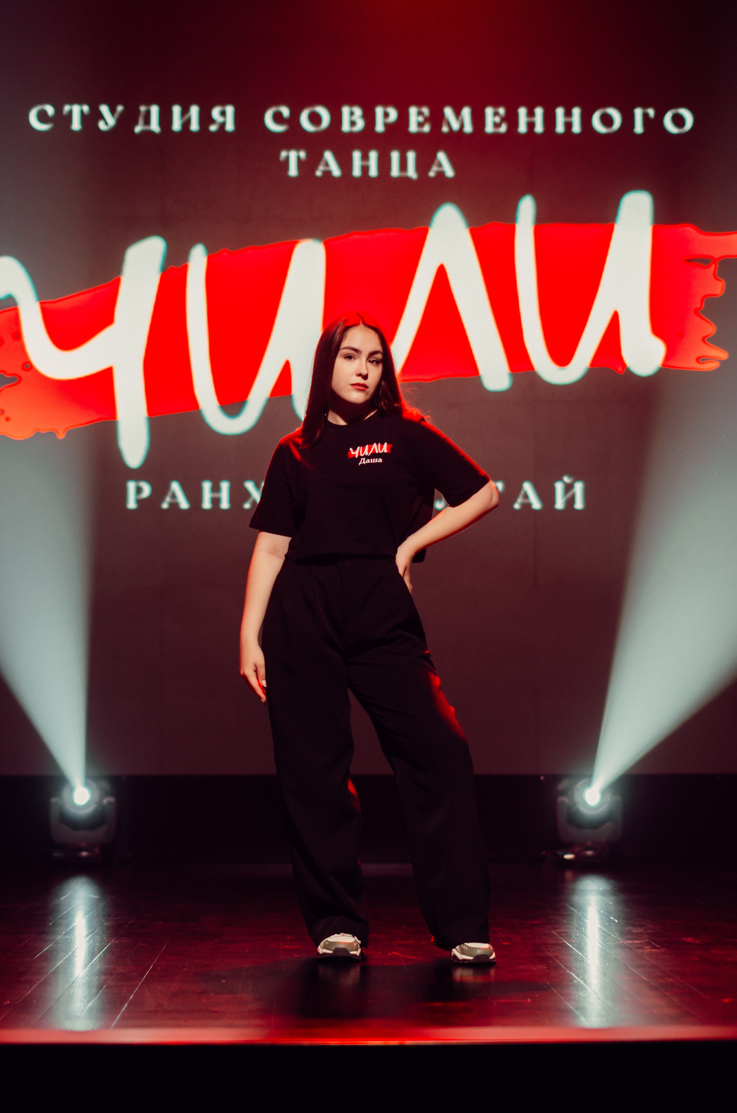 Групповая фотосъемка танцевального коллектива. Денисова Аля — фотограф для парных съемок и индивидуальных историй в Барнауле