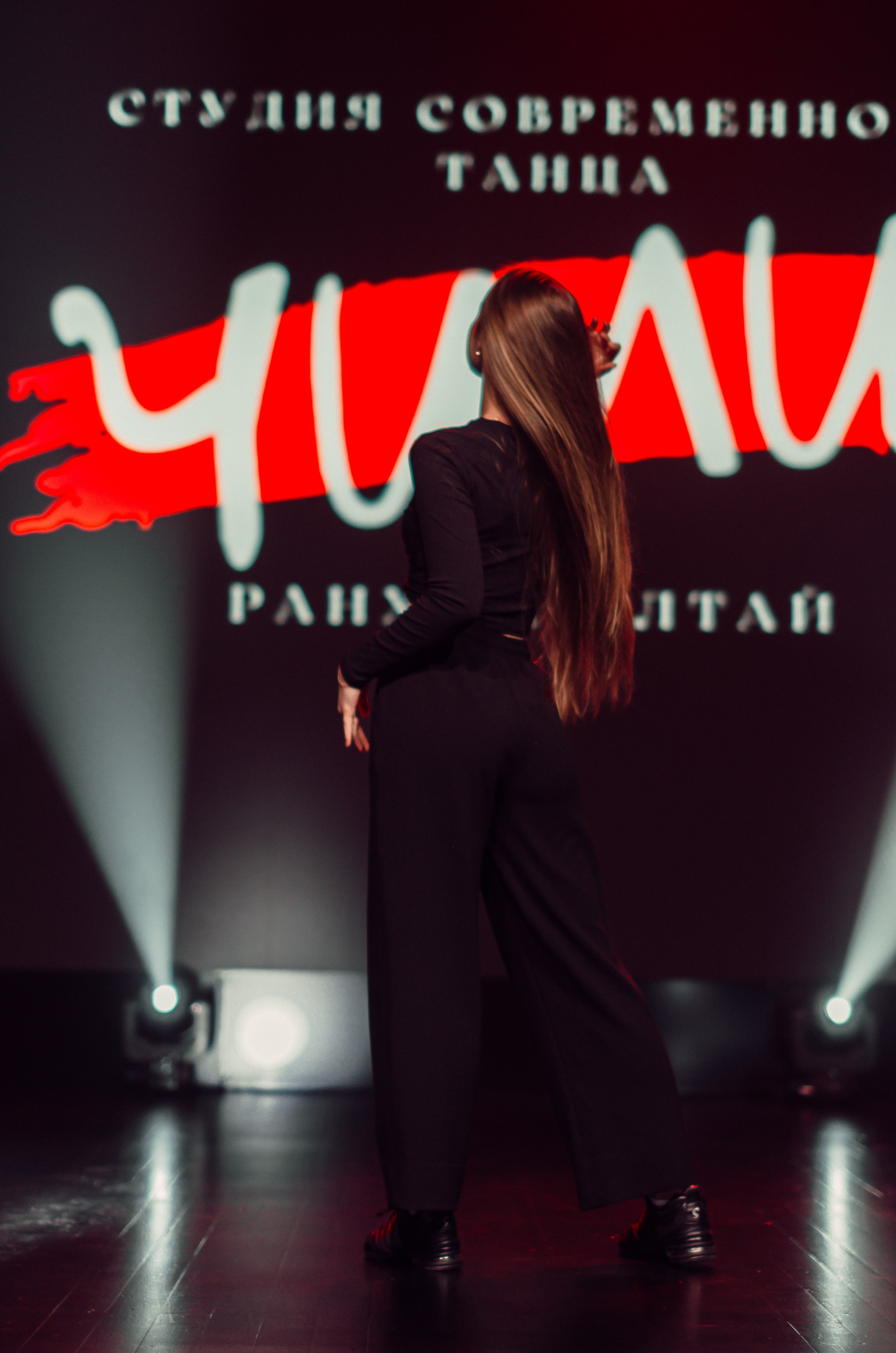 Групповая фотосъемка танцевального коллектива. Денисова Аля — фотограф для парных съемок и индивидуальных историй в Барнауле