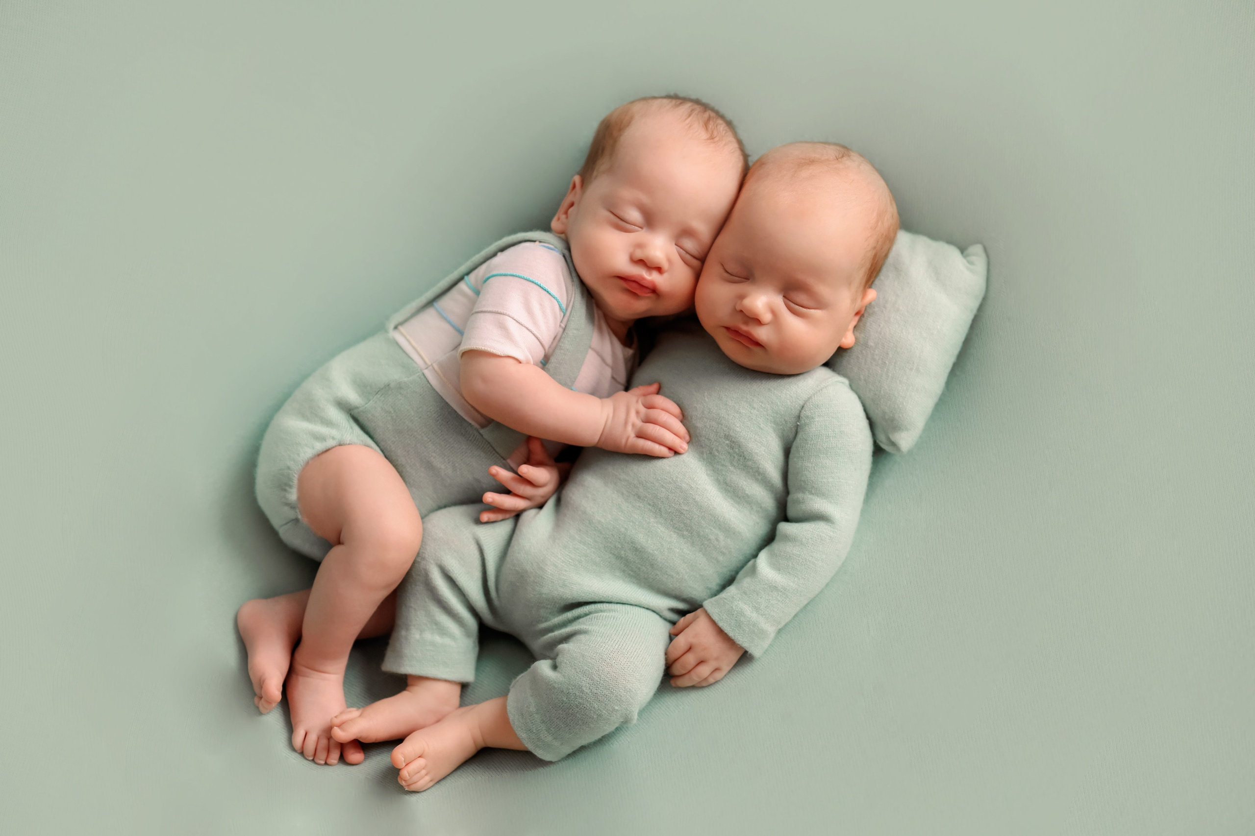 Артем и Дмитрий 1 месяц 1 день. Семейный фотограф и фотограф новорожденных в Санкт-Петербурге Алина Фе