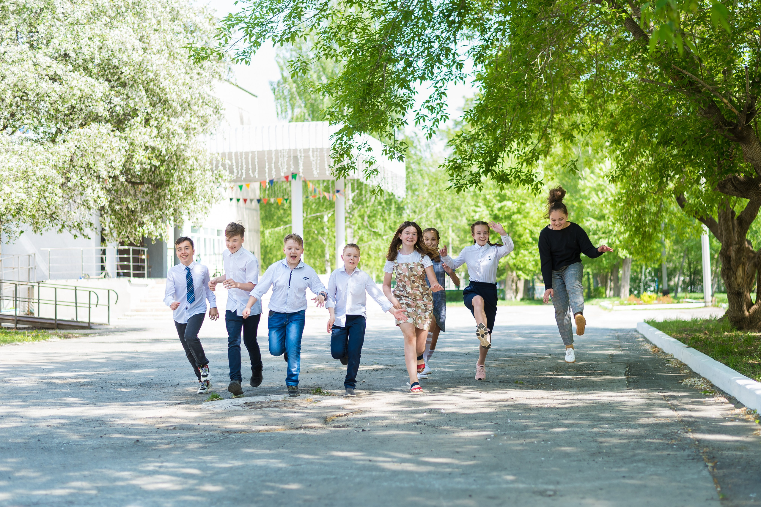 В школьном дворе, парке. Детский фотограф в Екатеринбурге и Берёзовском Евгений Кондаков