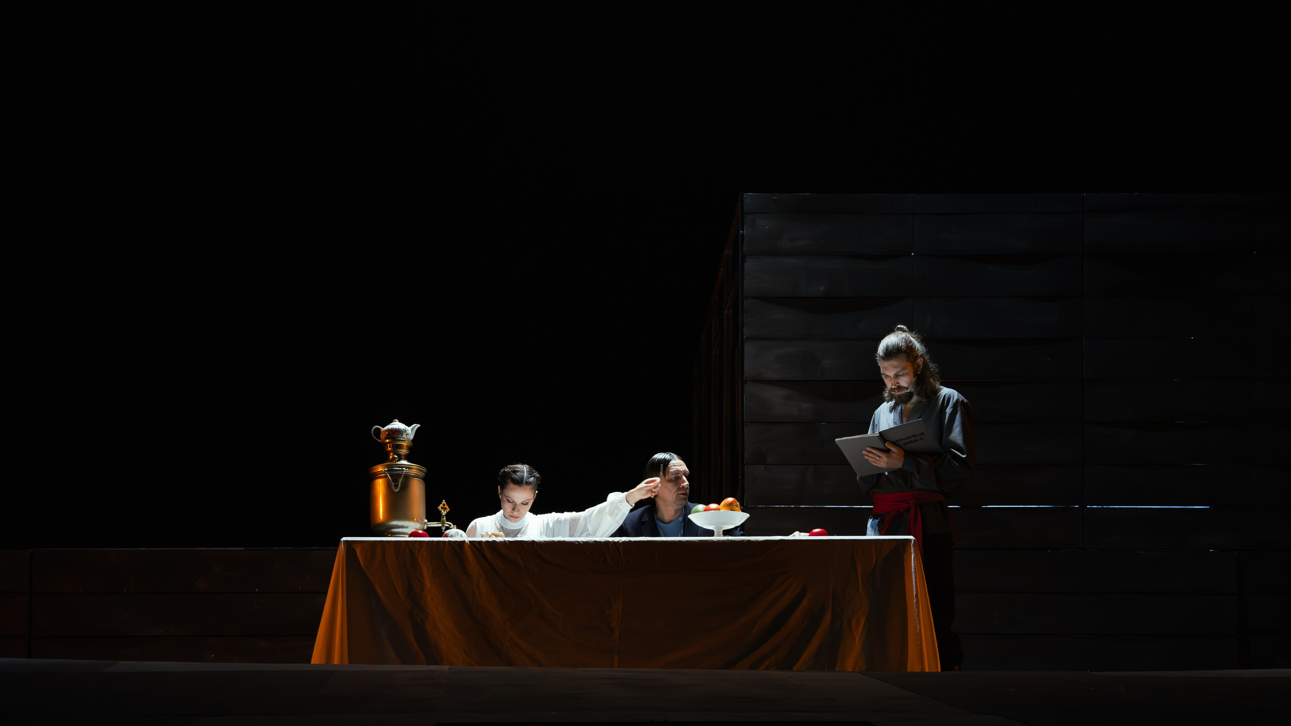 Астраханский Драматический Театр «Леди Макбет». Фотограф Марк Файзулин