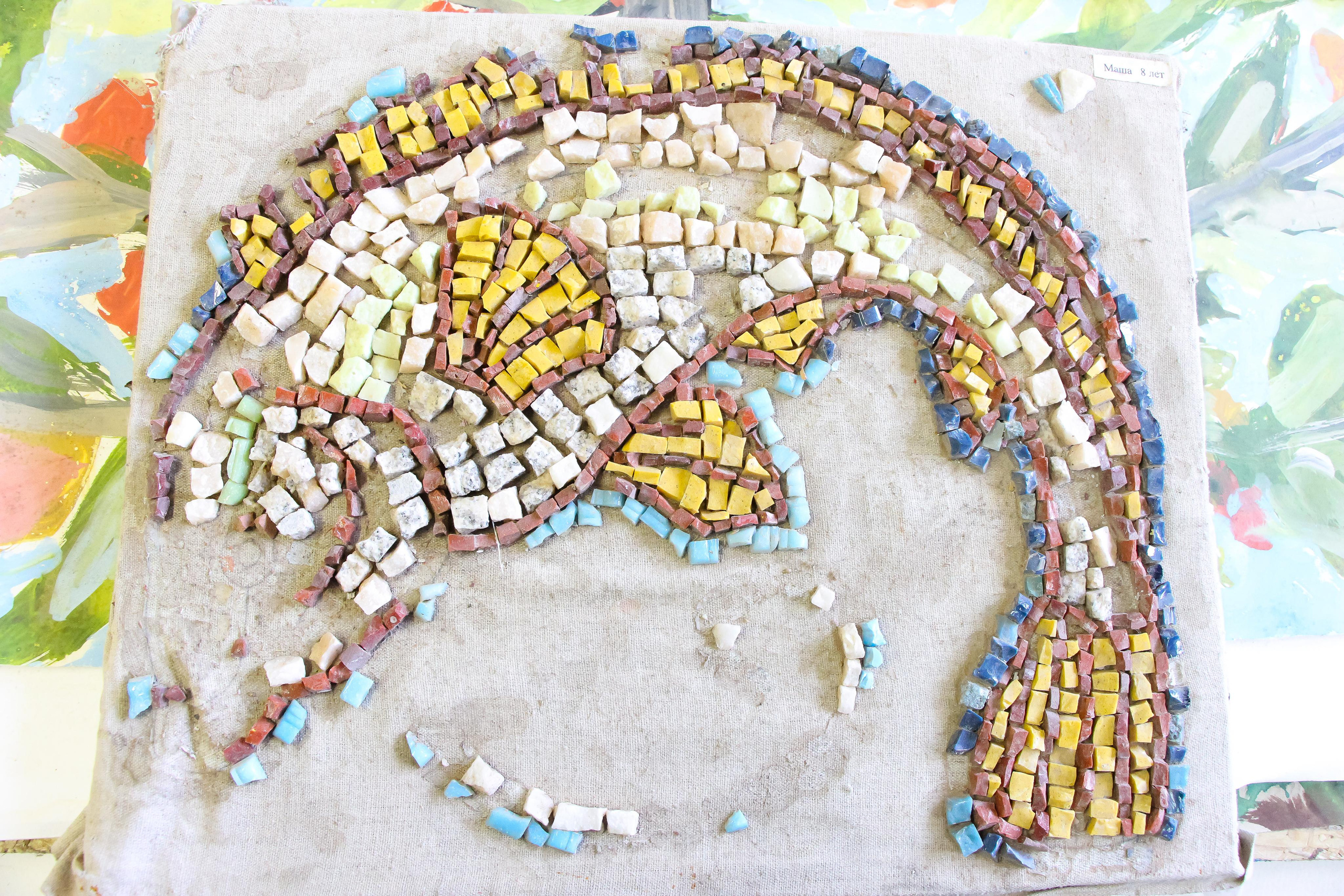 Диакон Димитрий и его детская школа мозаики. 2021 г. Мария Ткаченко. Документальная фотография