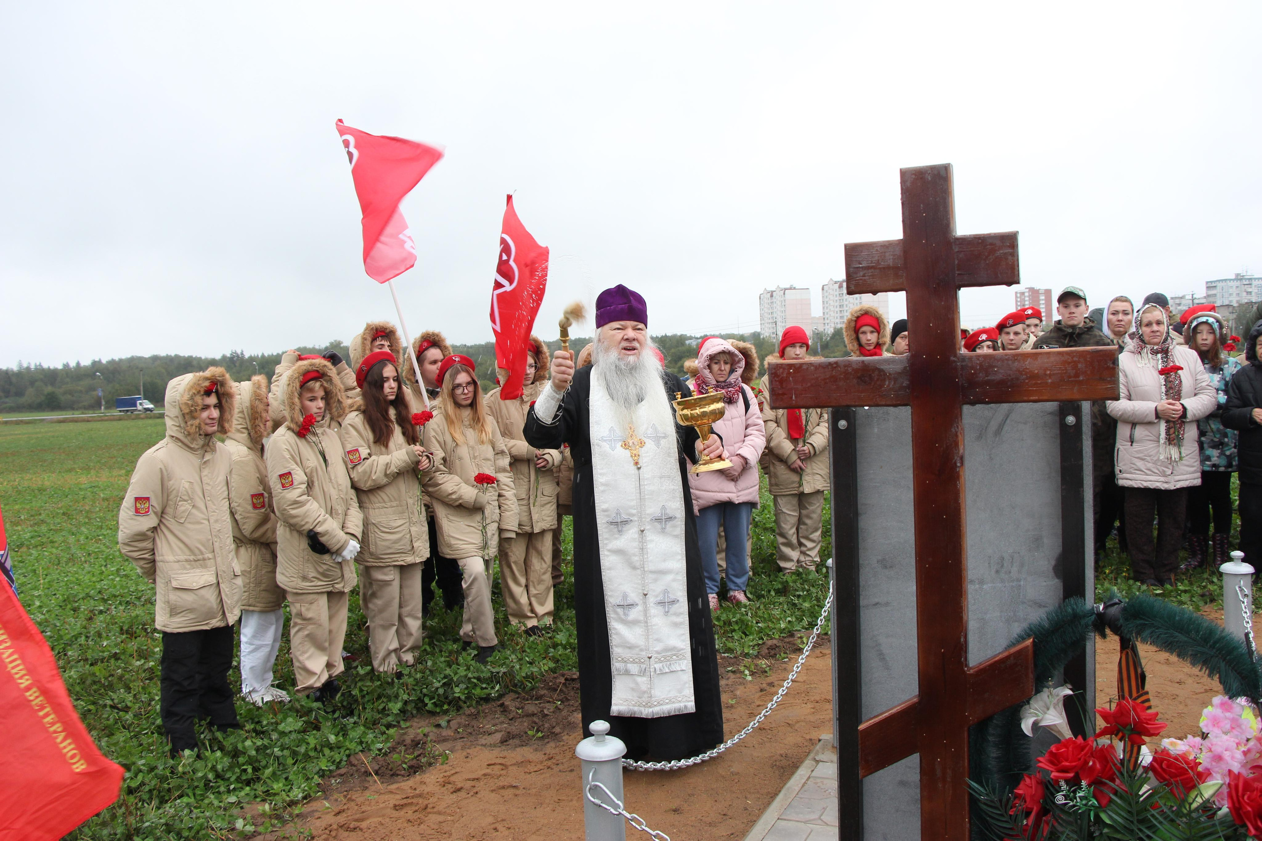 Открытие памятника на месте нахождения 109 останков бойцов ВОВ. Мария Ткаченко. Документальная фотография