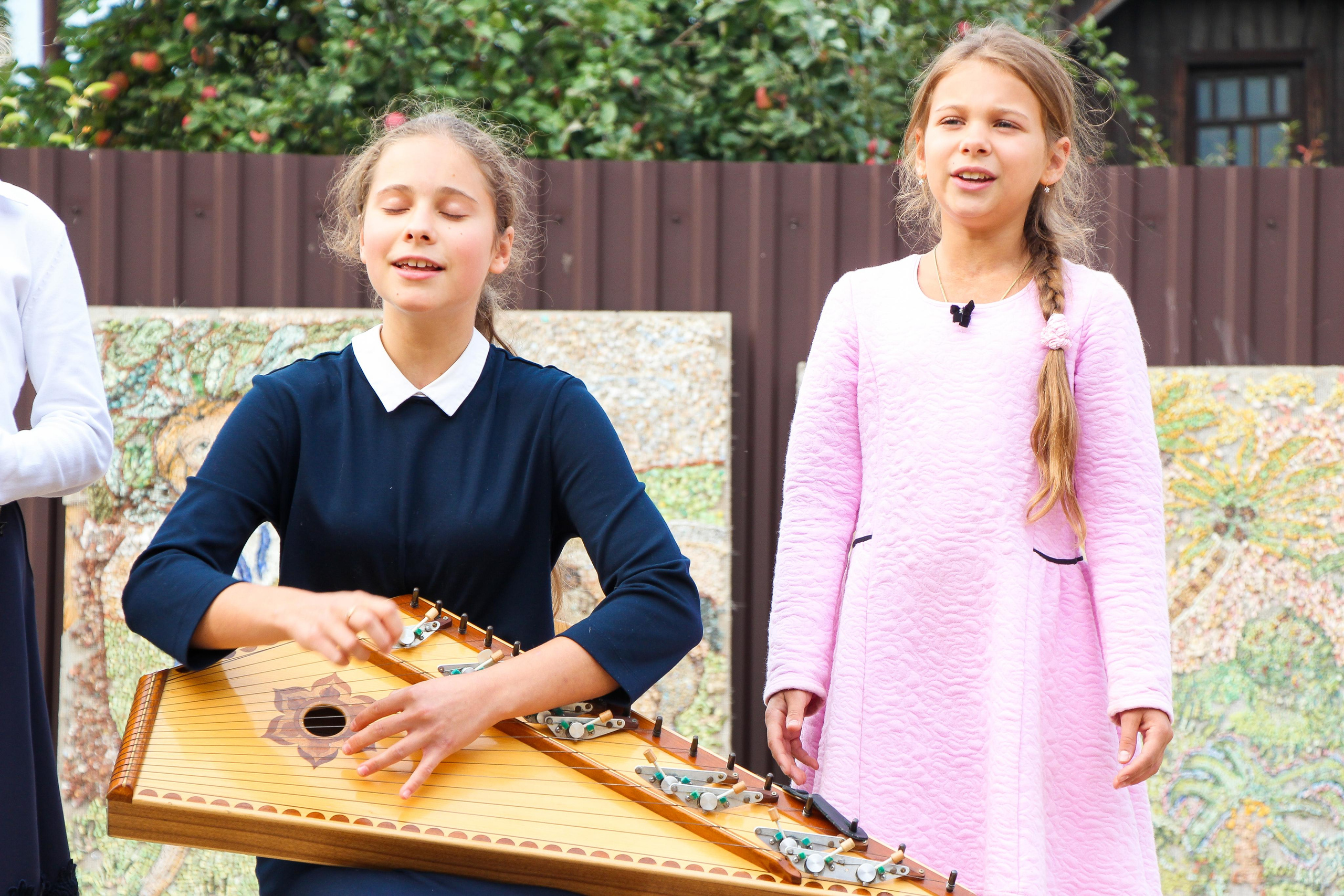 Открытие Атриума Отца Димитрия. Детская школа мозаики. 2021 г. Мария Ткаченко. Документальная фотография