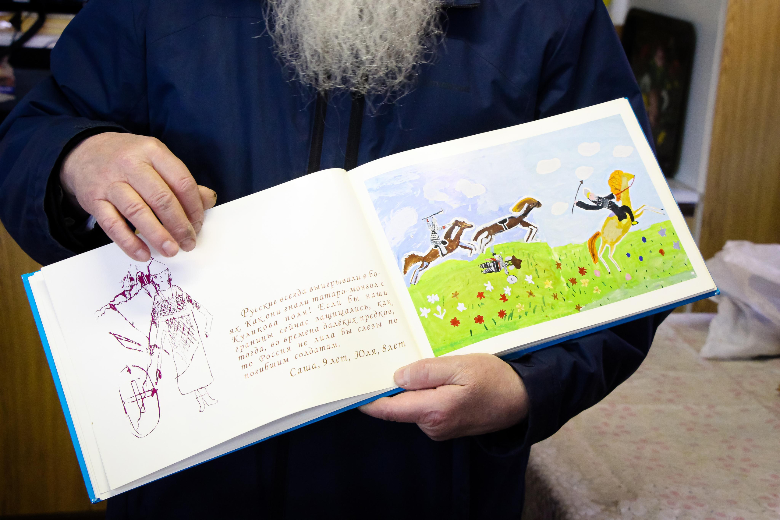 Диакон Димитрий и его детская школа мозаики. 2021 г. Мария Ткаченко. Документальная фотография