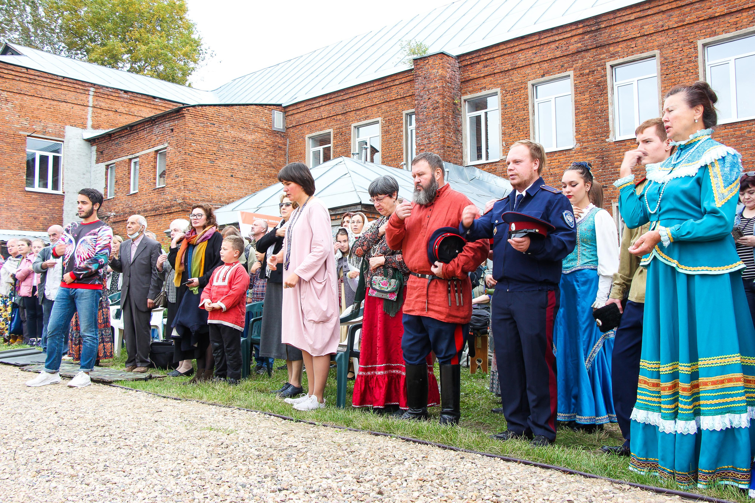 Открытие Атриума Отца Димитрия. Детская школа мозаики. 2021 г. Мария Ткаченко. Документальная фотография