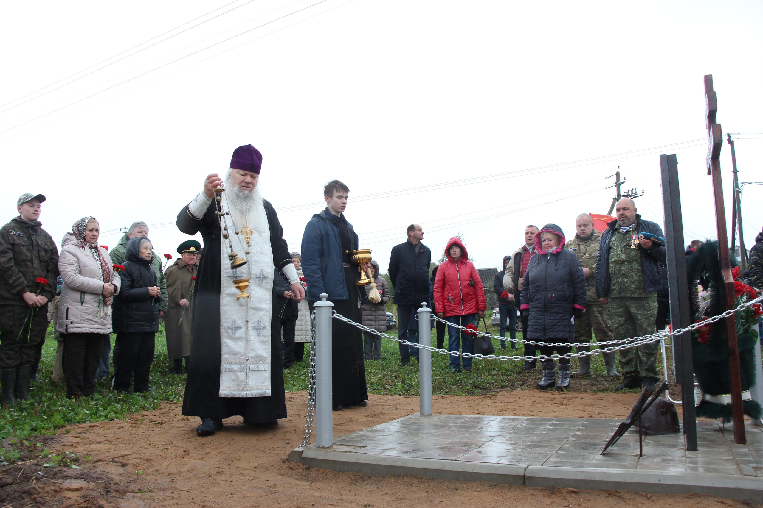 Открытие памятника на месте нахождения 109 останков бойцов ВОВ. Мария Ткаченко. Документальная фотография