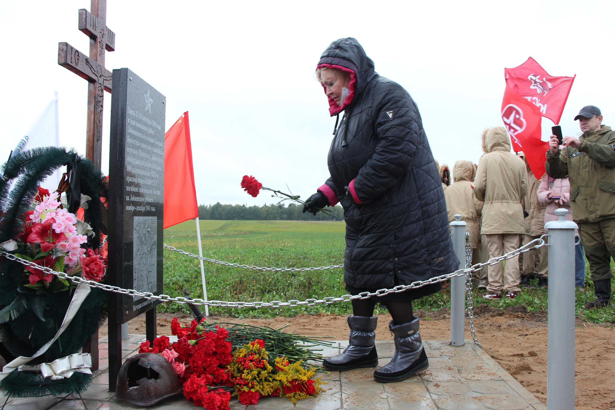 Открытие памятника на месте нахождения 109 останков бойцов ВОВ. Мария Ткаченко. Документальная фотография