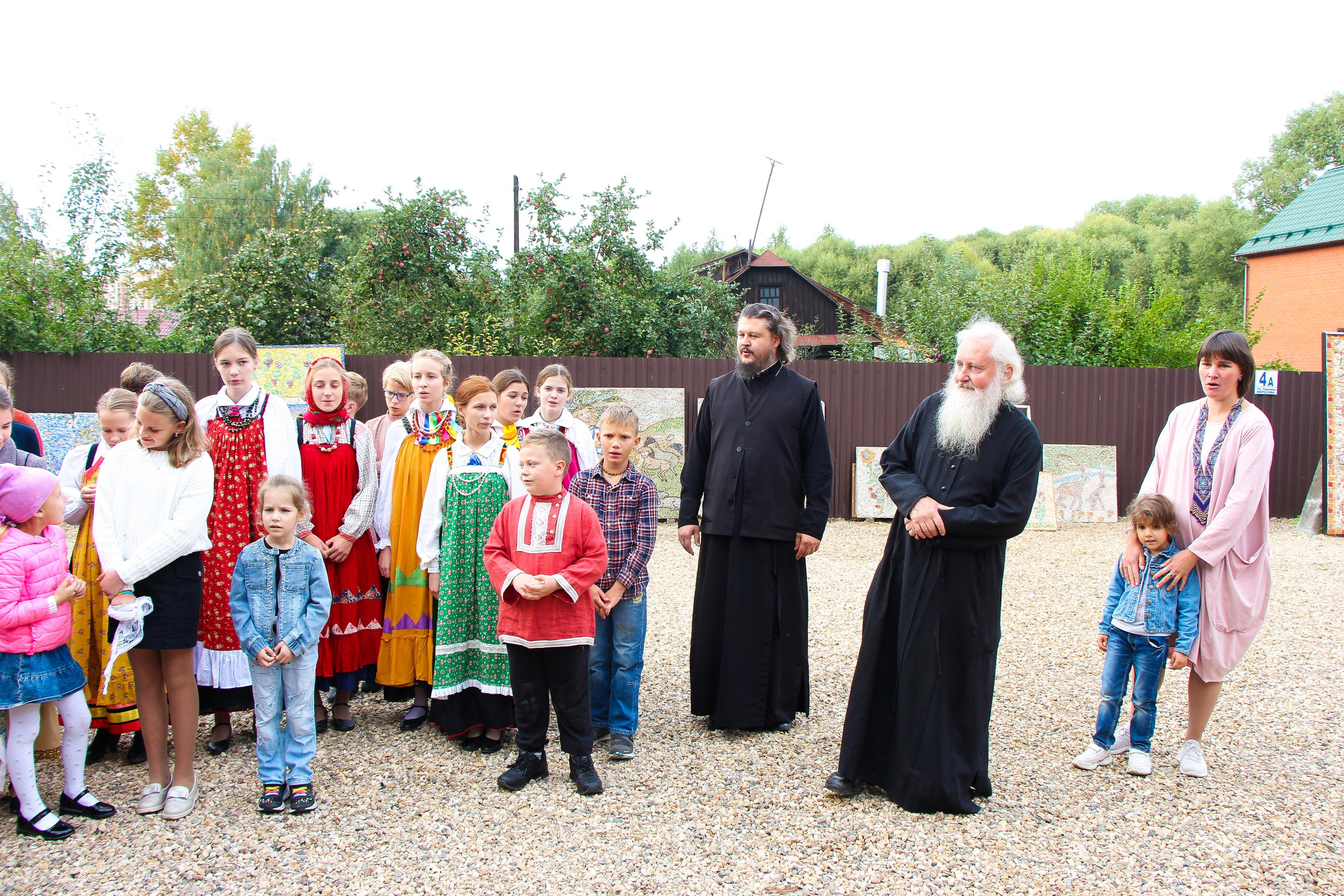 Открытие Атриума Отца Димитрия. Детская школа мозаики. 2021 г. Мария Ткаченко. Документальная фотография