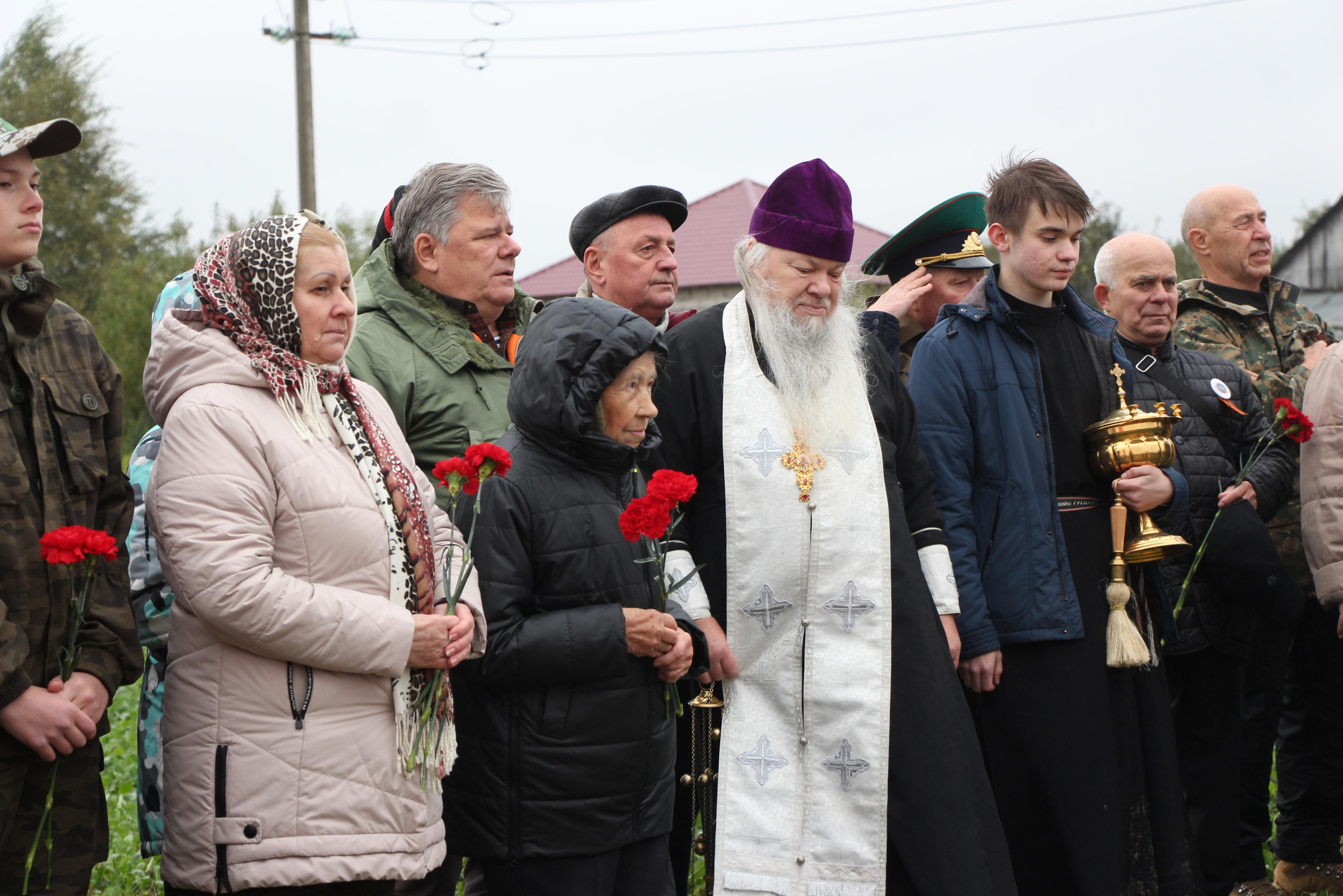 Открытие памятника на месте нахождения 109 останков бойцов ВОВ. Мария Ткаченко. Документальная фотография