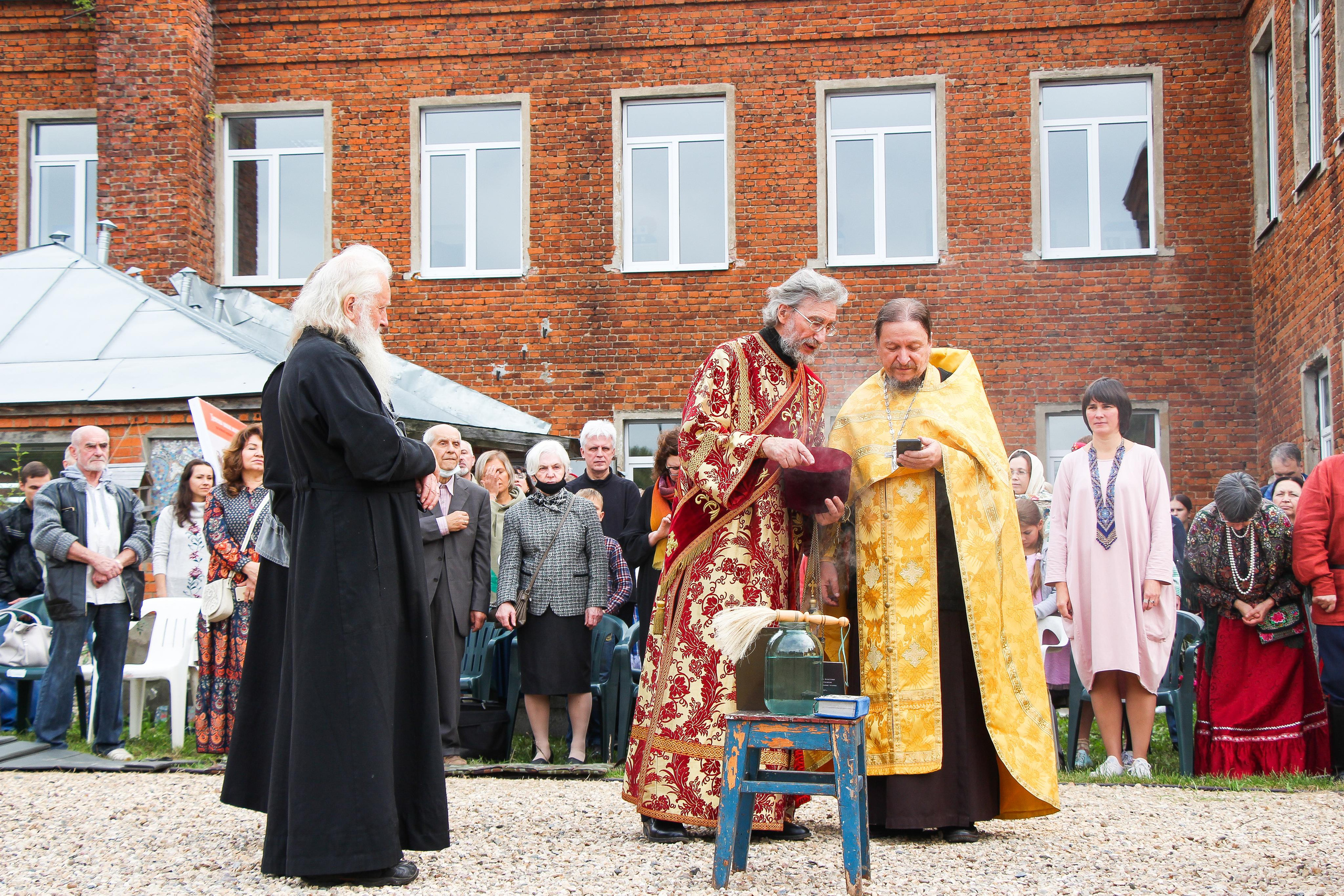 Открытие Атриума Отца Димитрия. Детская школа мозаики. 2021 г. Мария Ткаченко. Документальная фотография