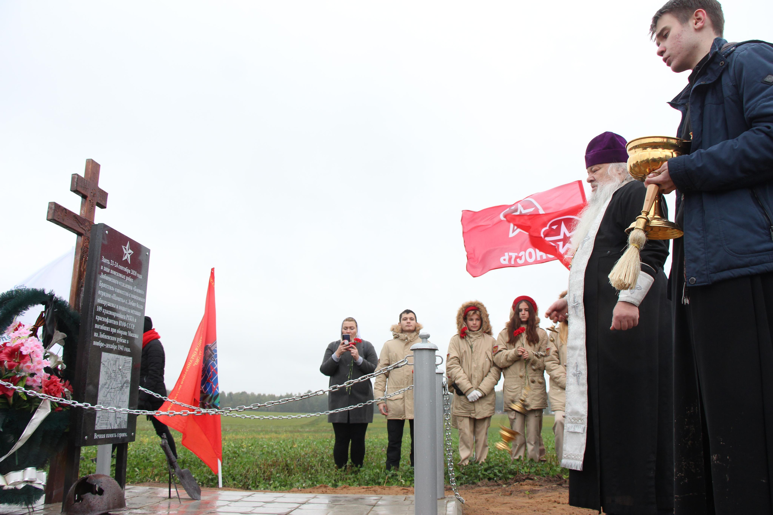 Открытие памятника на месте нахождения 109 останков бойцов ВОВ. Мария Ткаченко. Документальная фотография